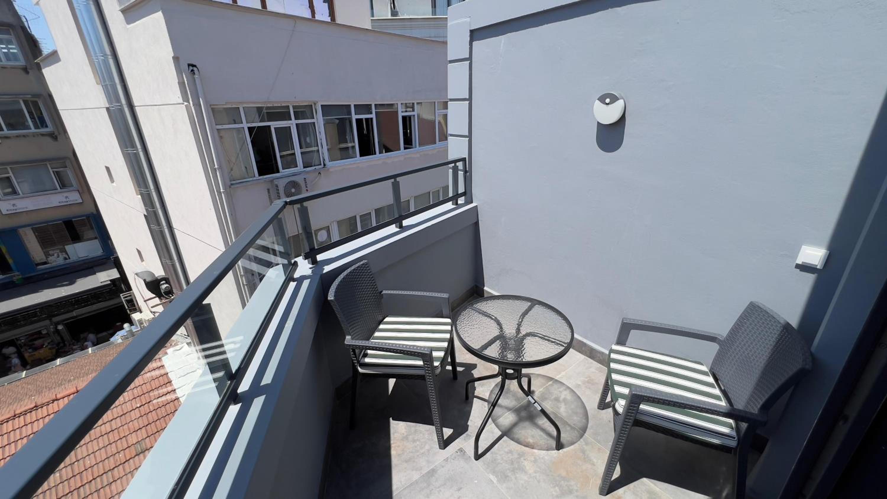 Deluxe Double Room with Balcony photo 3