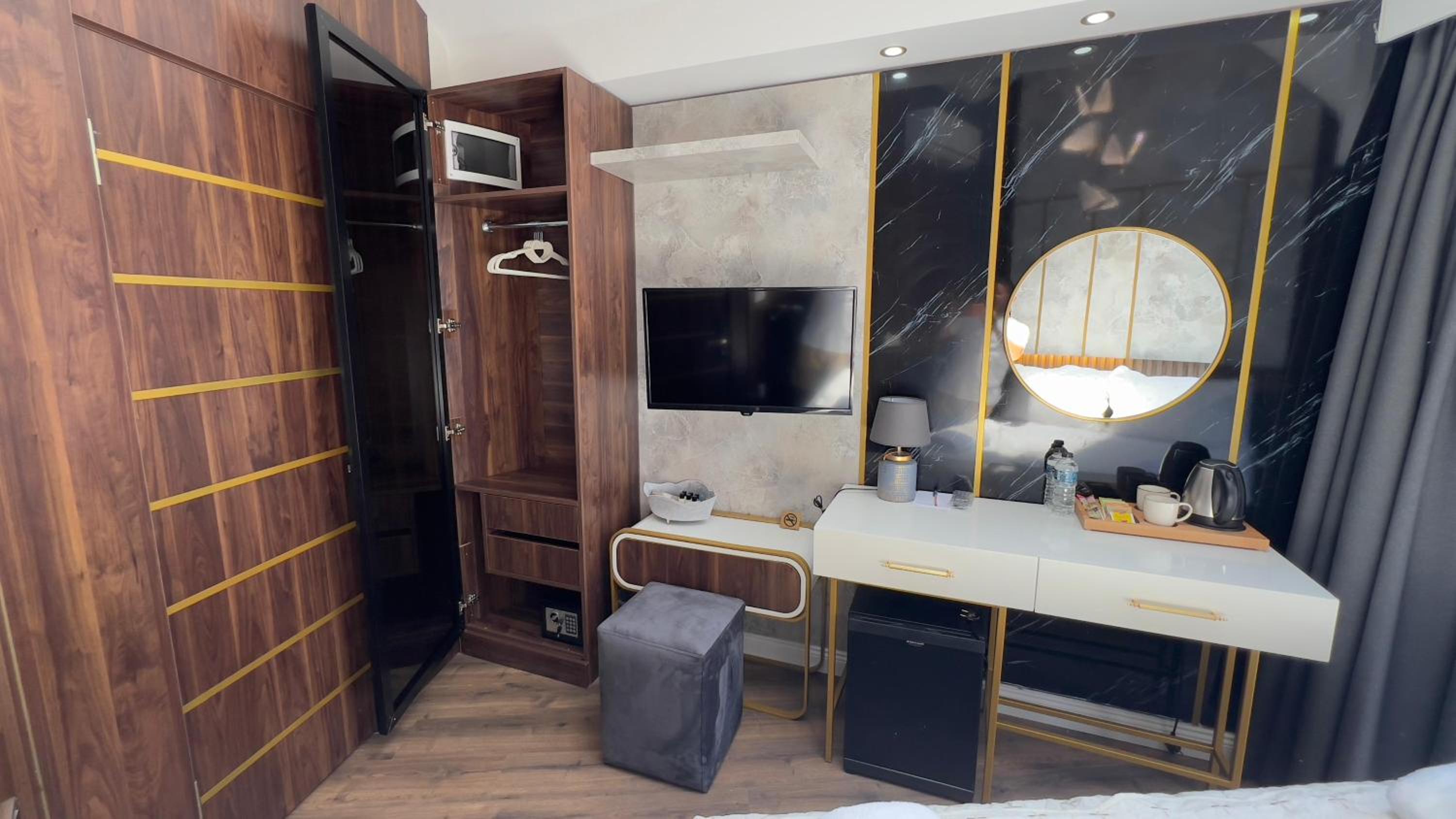 Deluxe Double Room with Balcony photo 1