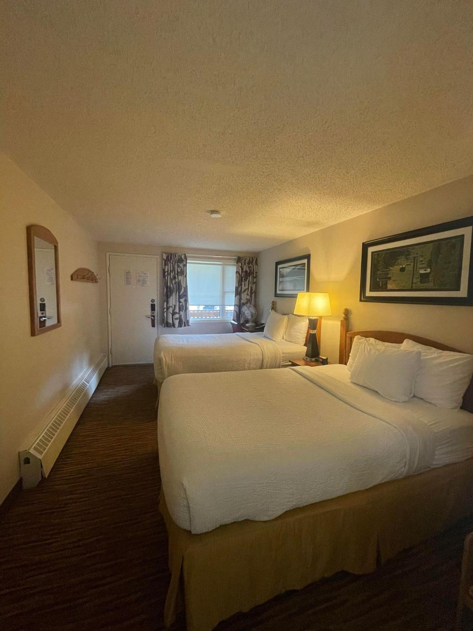 Standard Double Room with Two Double Beds photo 3