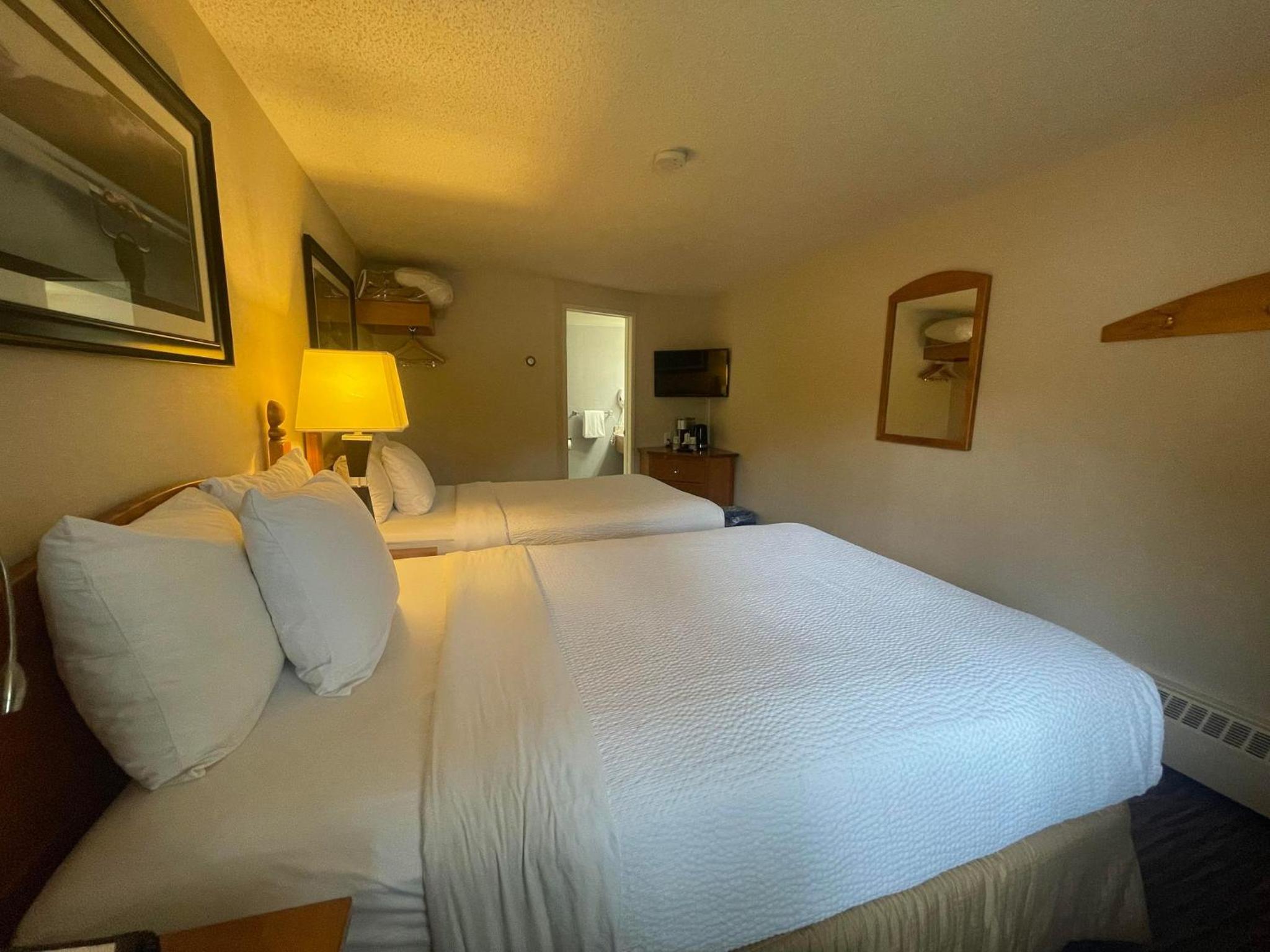 Standard Double Room with Two Double Beds photo 2