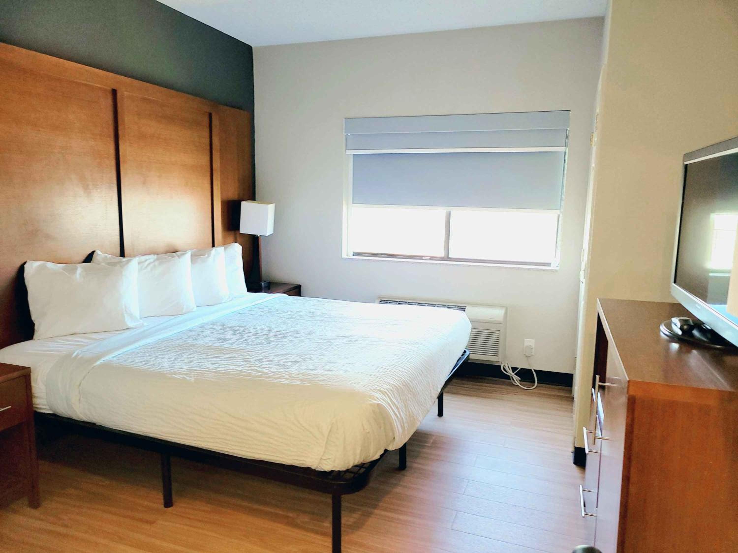 Deluxe King Room - Photo 1