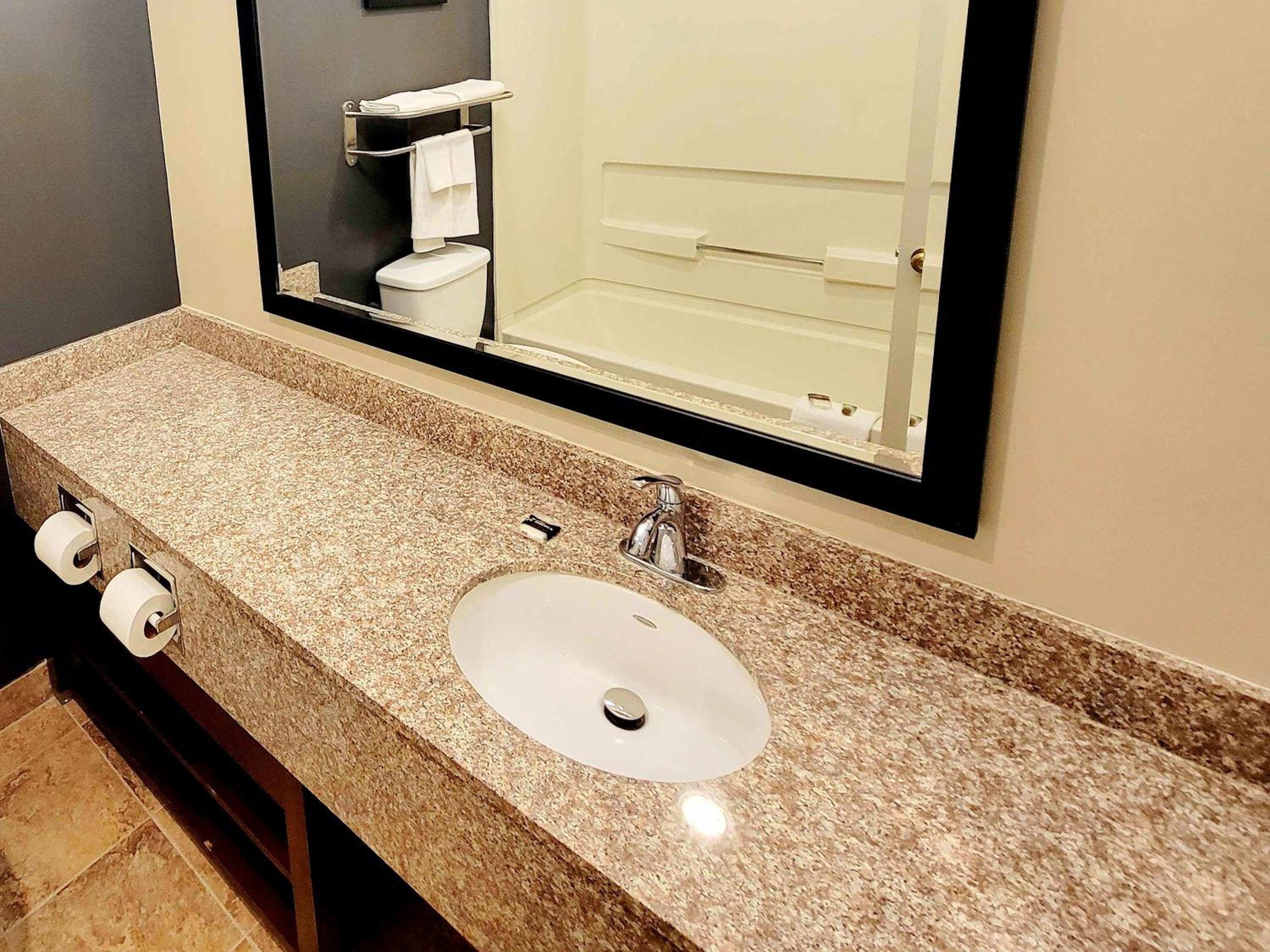 Deluxe King Room - Photo 4