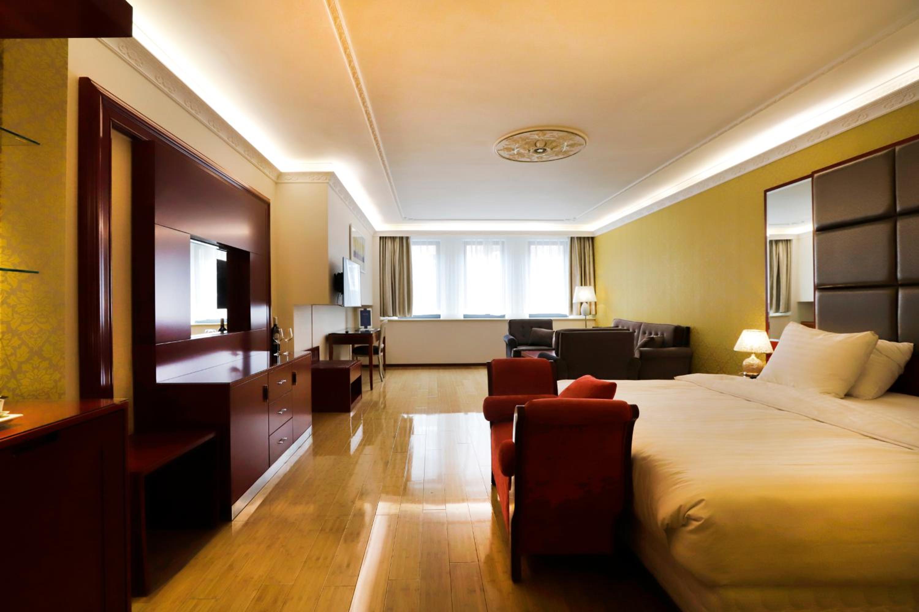 Luxury Suite