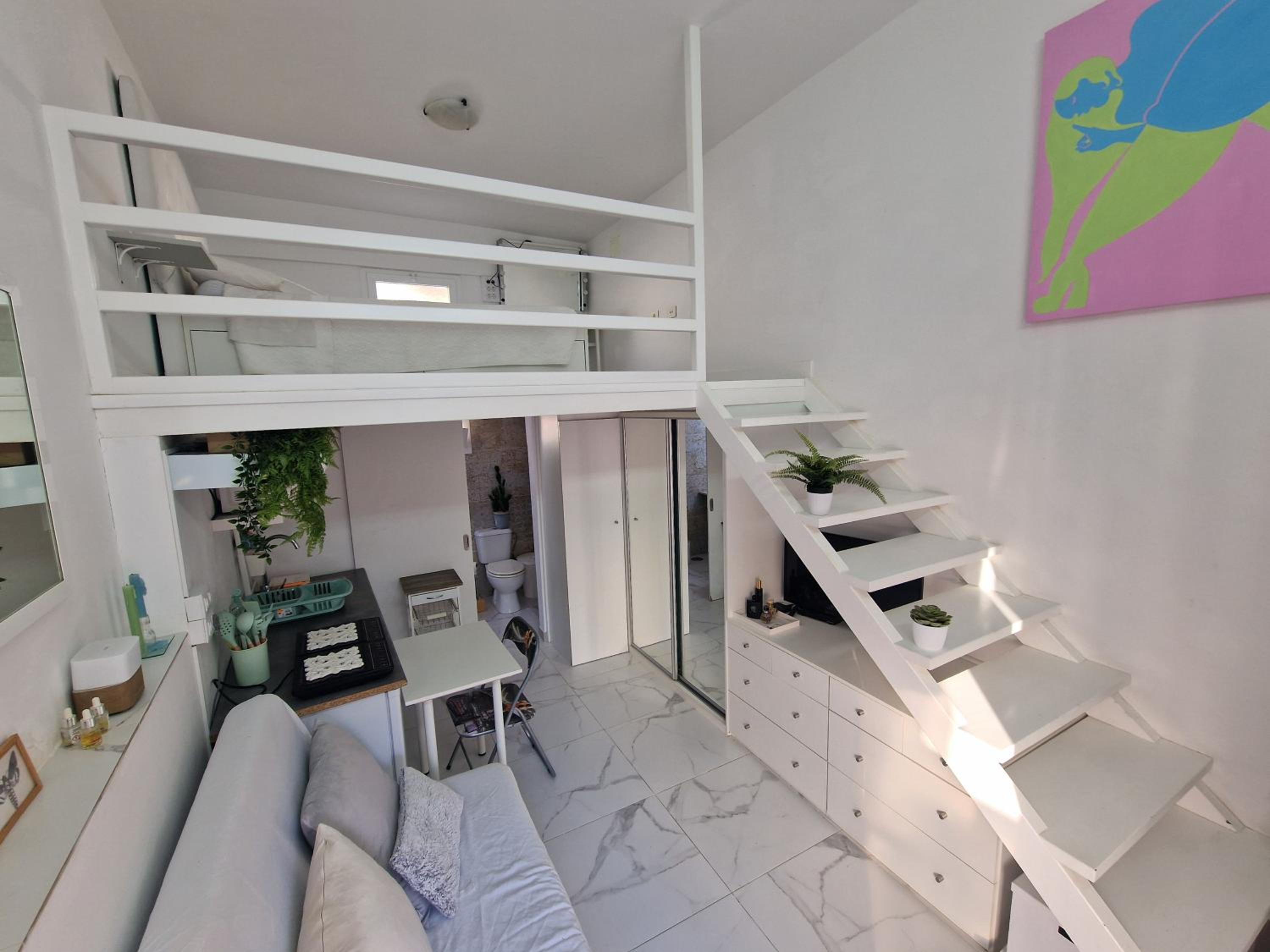 One-Bedroom Apartment photo 3