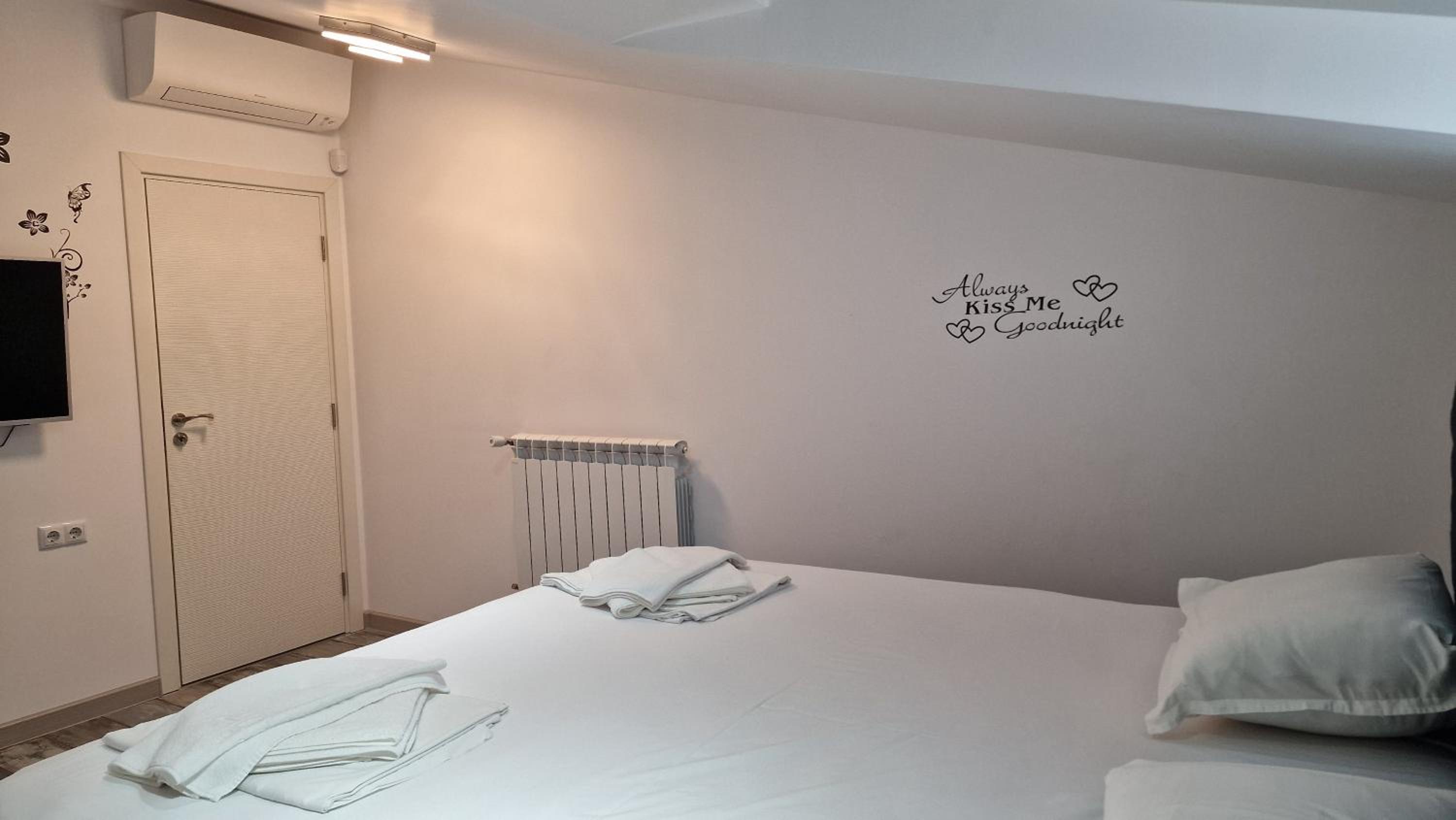 Deluxe Apartment photo 2