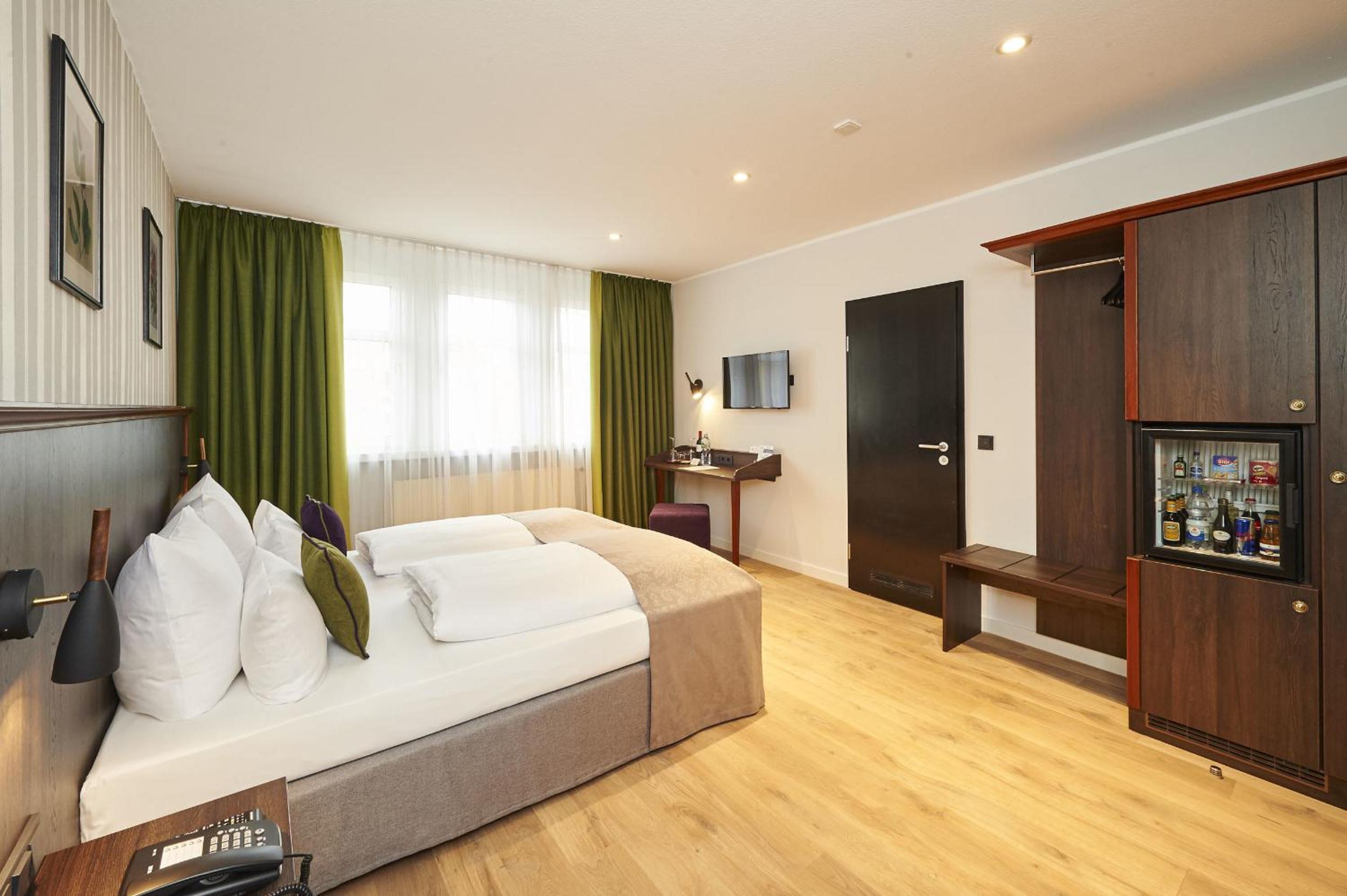 Comfort Double Room thumbnail 6