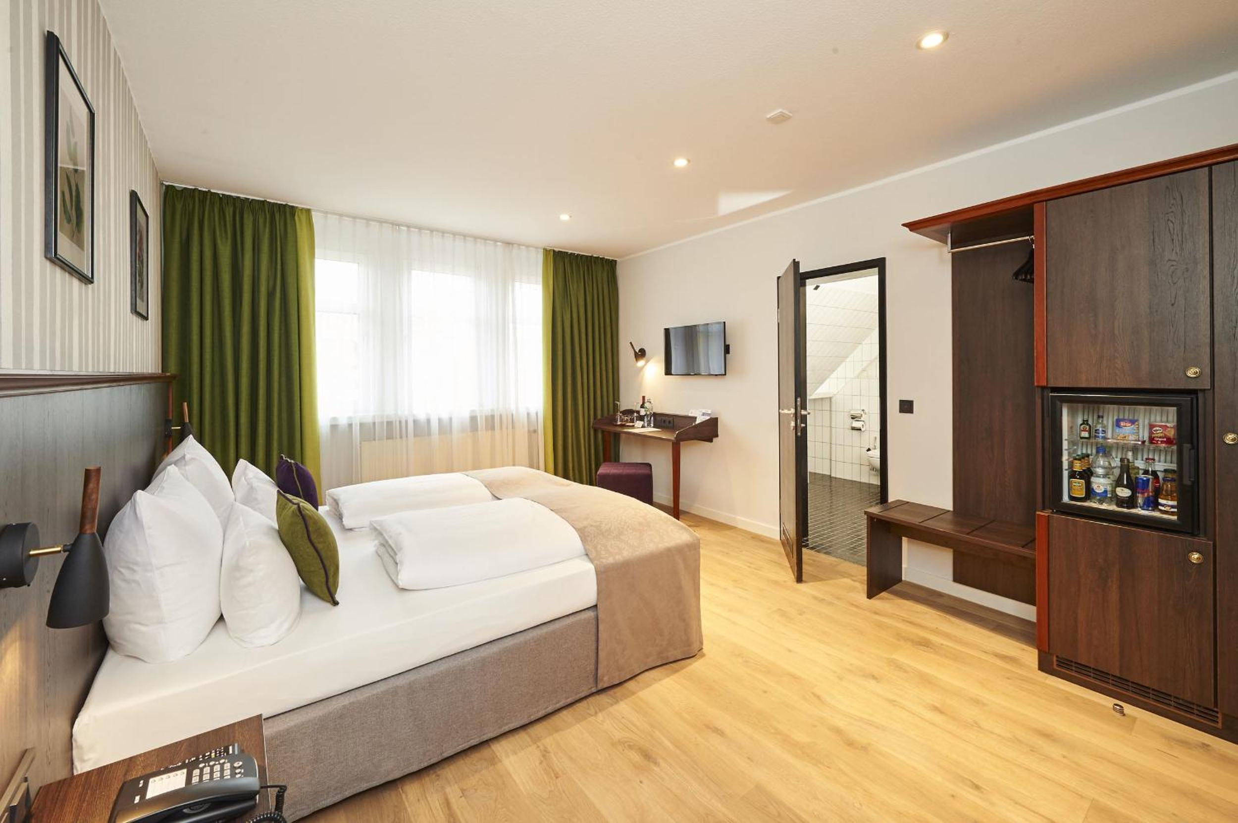 Comfort Double Room thumbnail 5