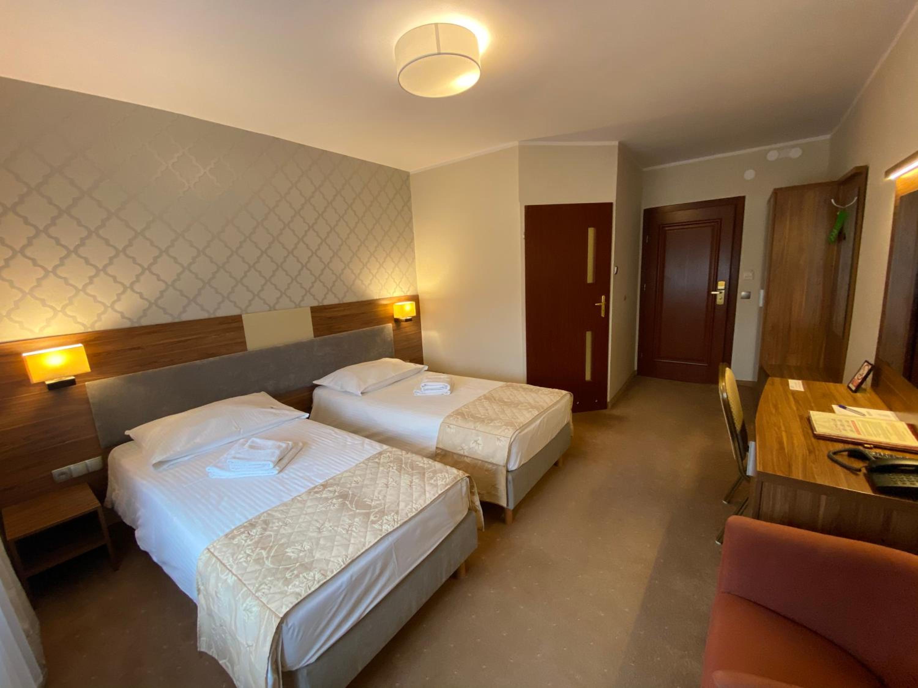 Double or Twin Room - Photo 11