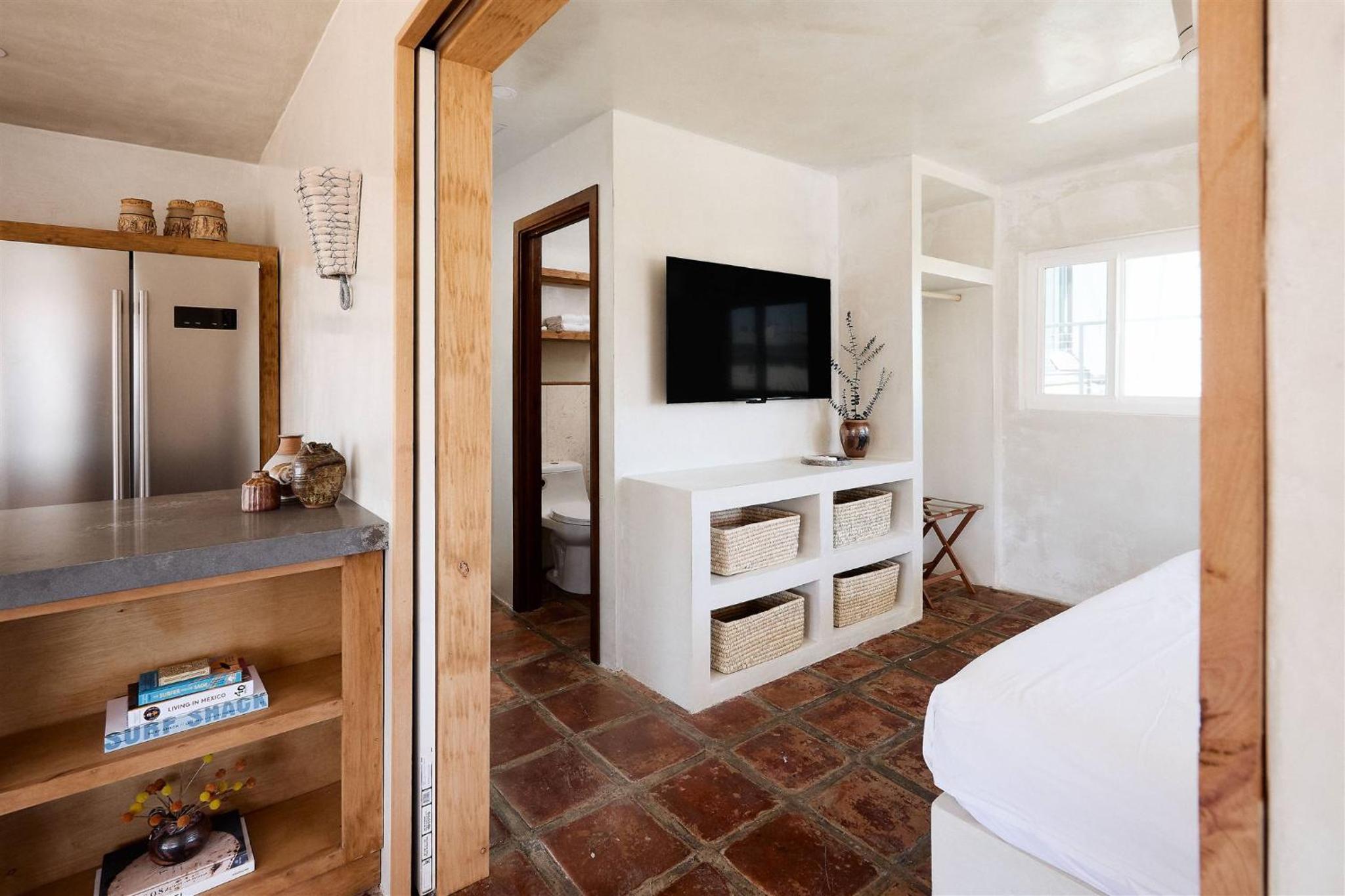 Apartment with Sea View - Photo 12