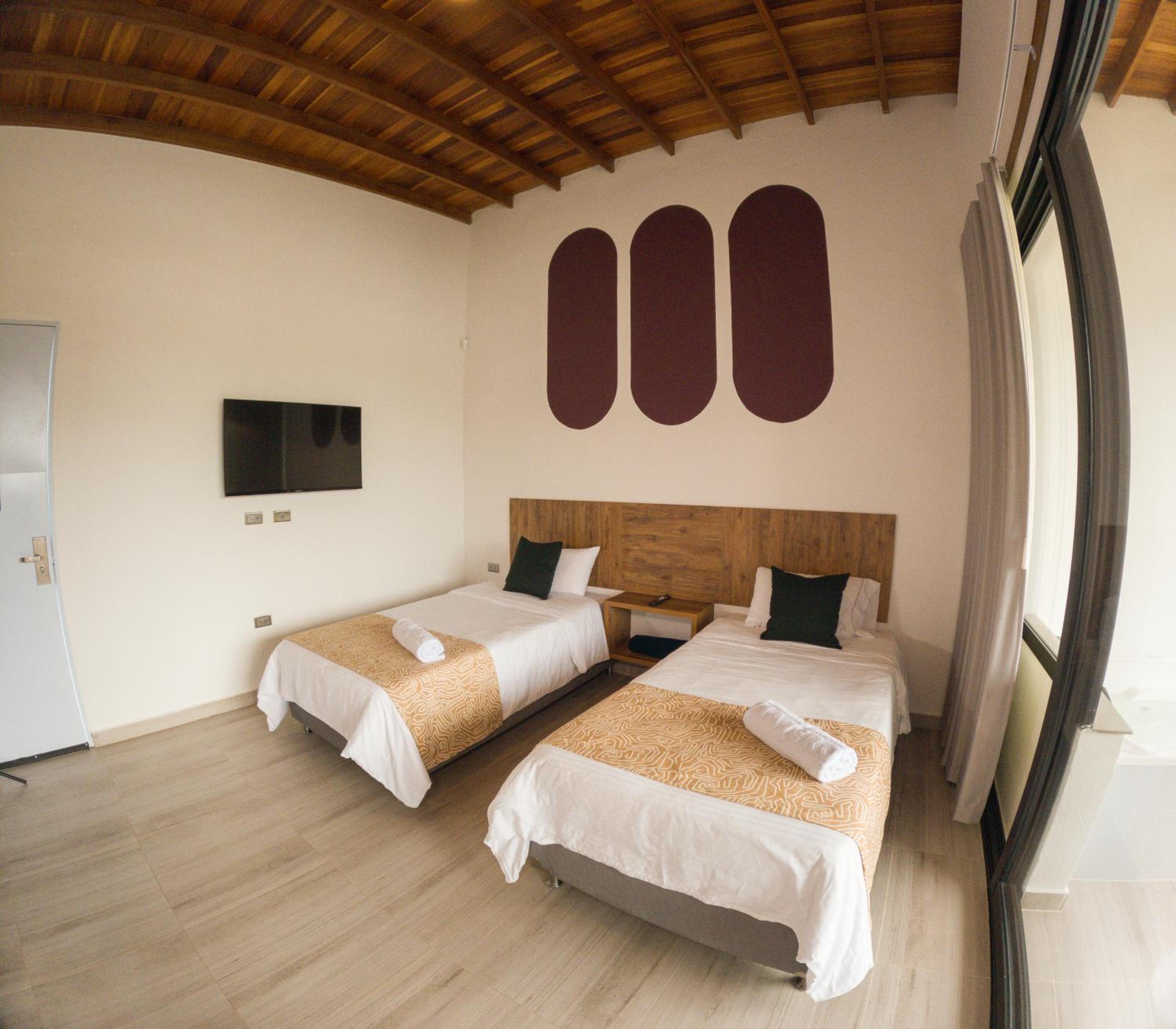 Quadruple Room with Bath photo 1