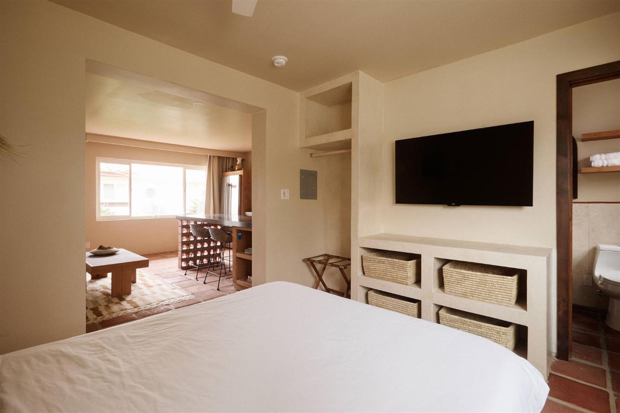 Apartment with Sea View - Photo 5