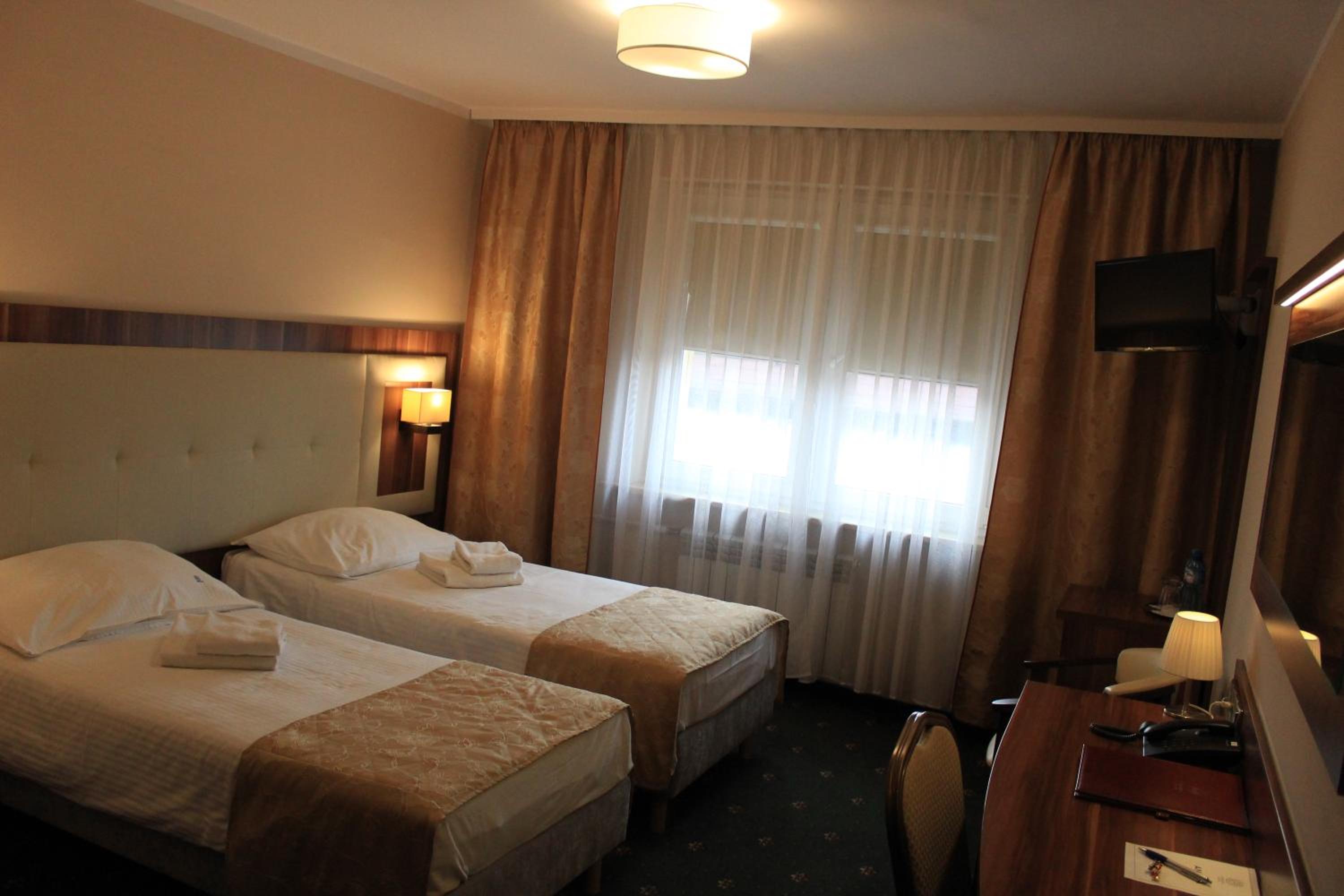 Double or Twin Room - Photo 10