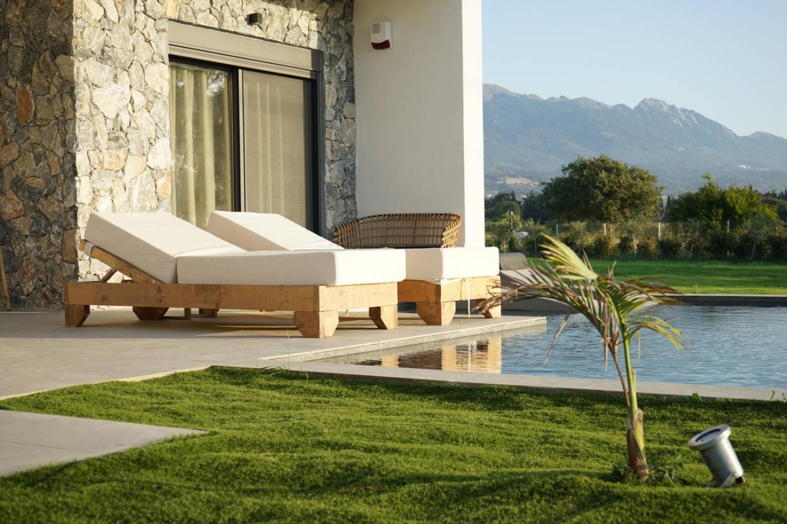 Deluxe Villa with Private Heated Pool and Jacuzzi photo 2