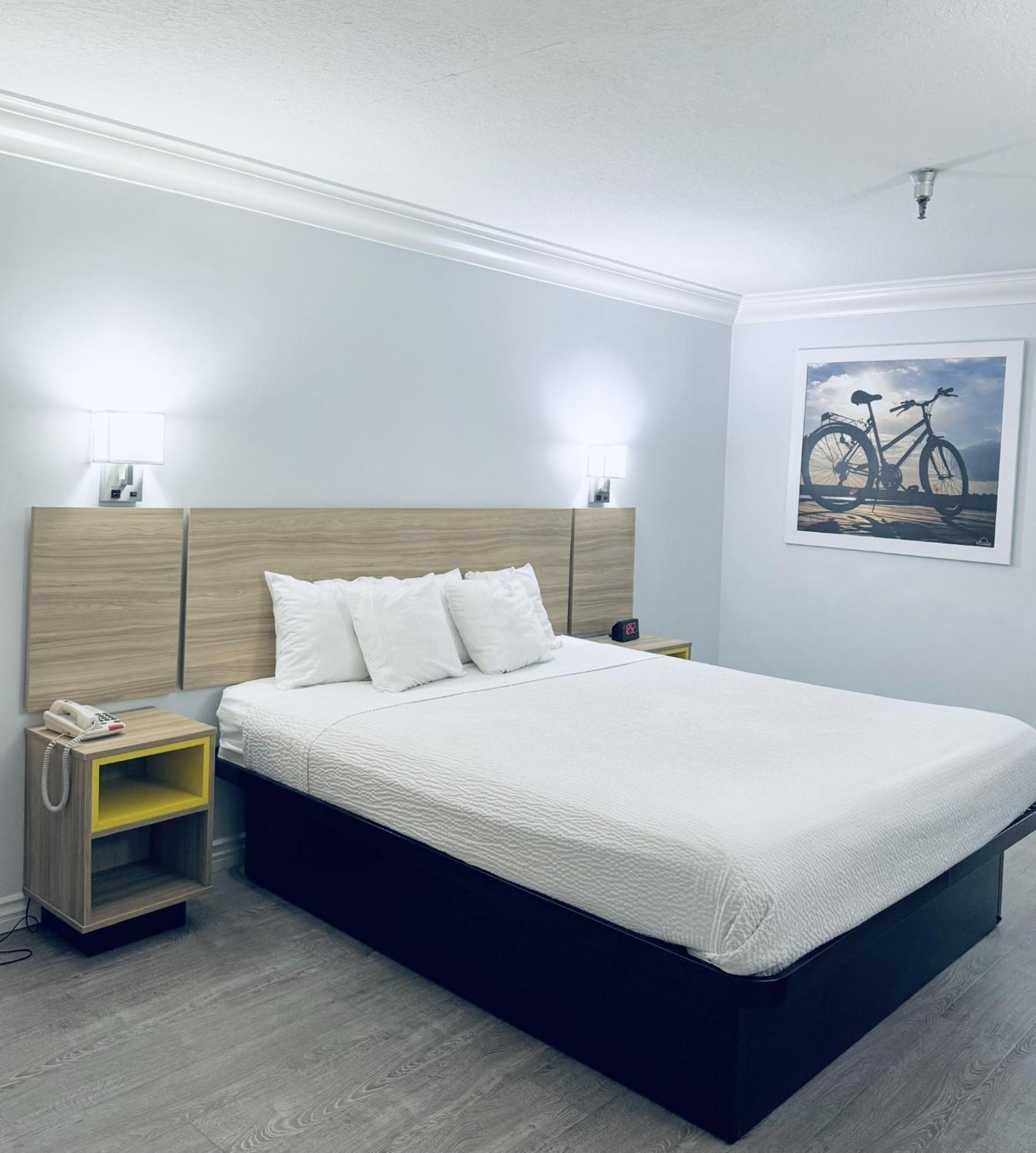 Superior King Room - Non-Smoking - Photo 7