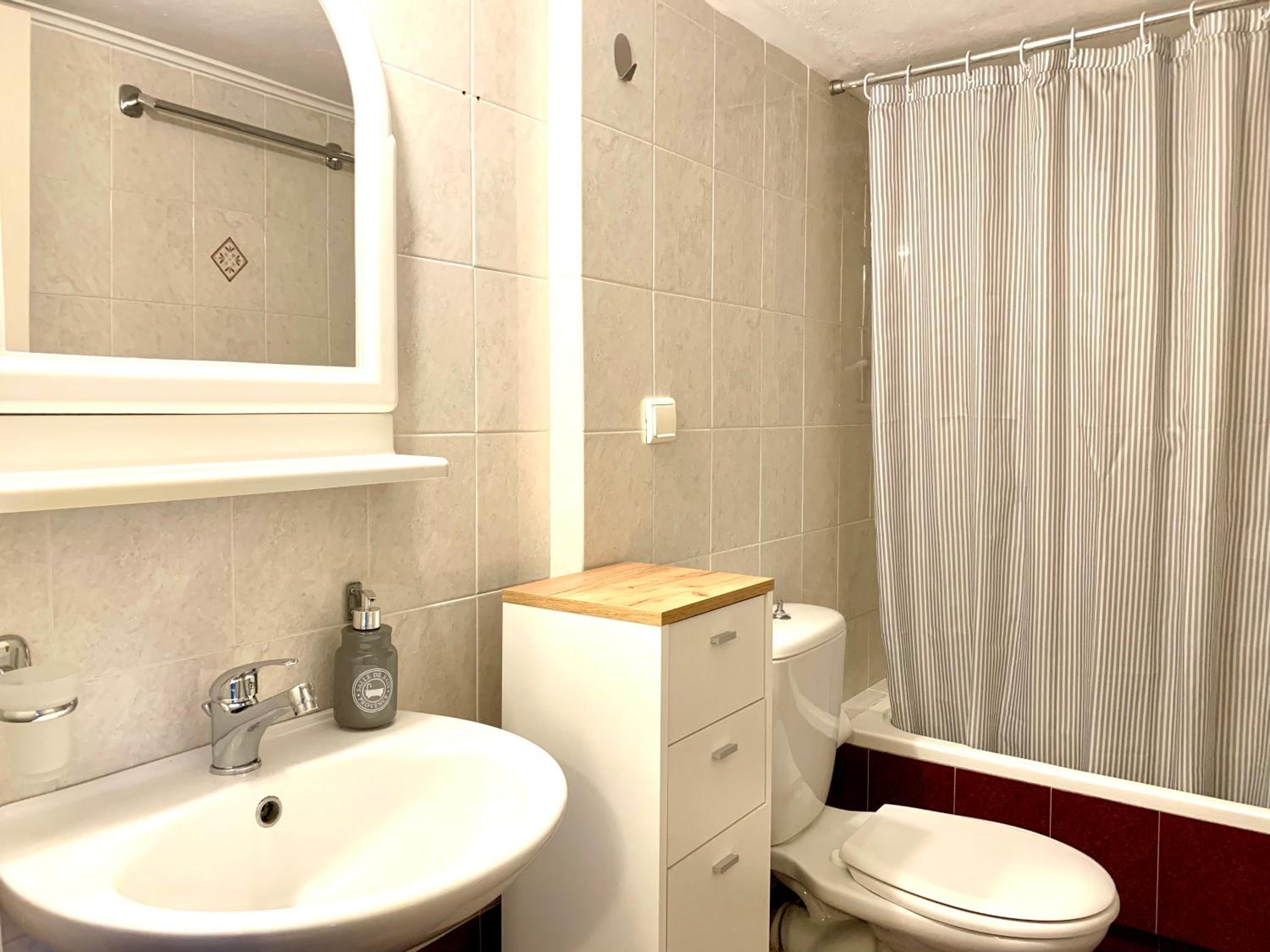 One-Bedroom Apartment photo 3