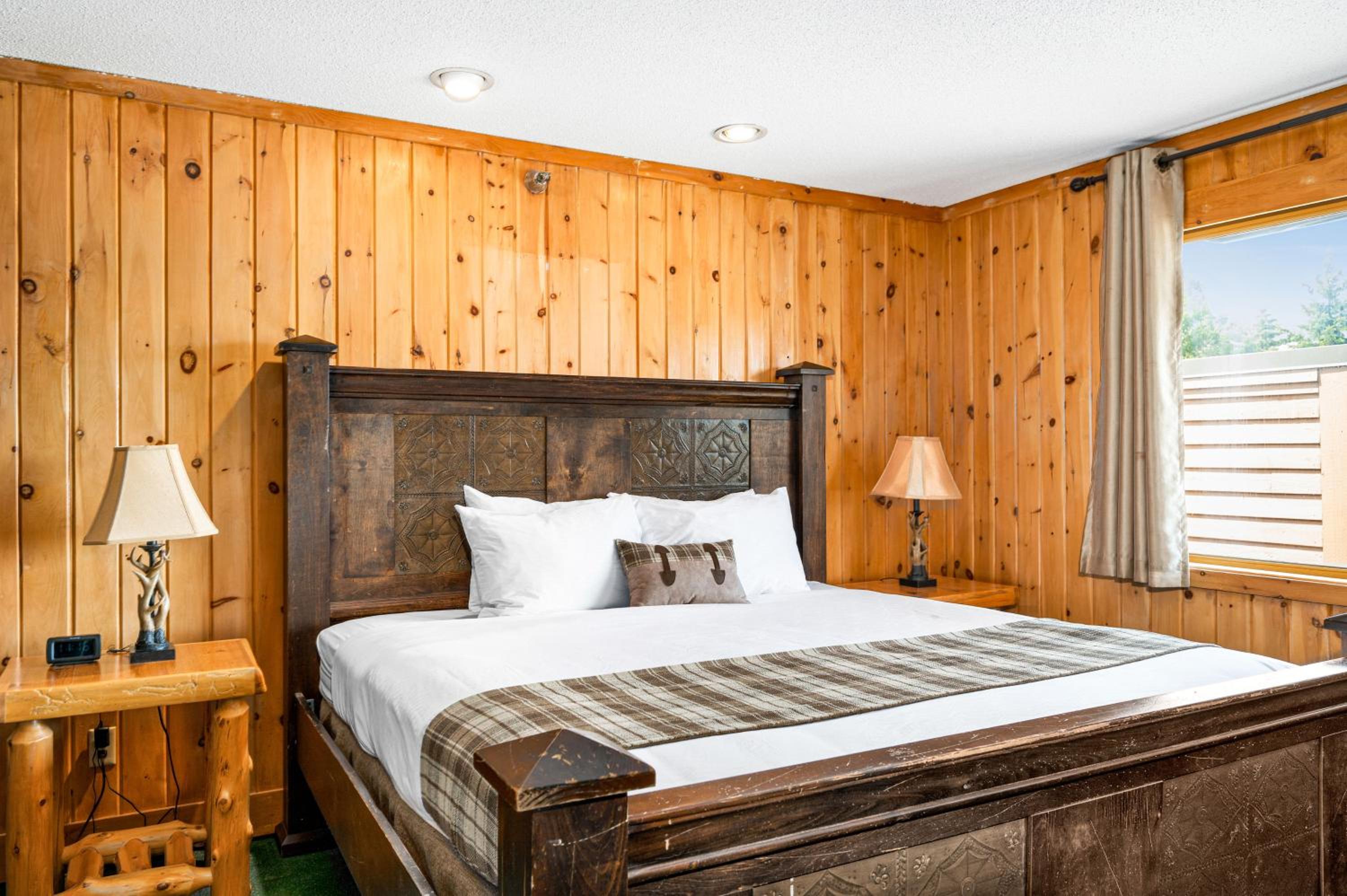 King with Whirlpool Spa Guest Room photo 1