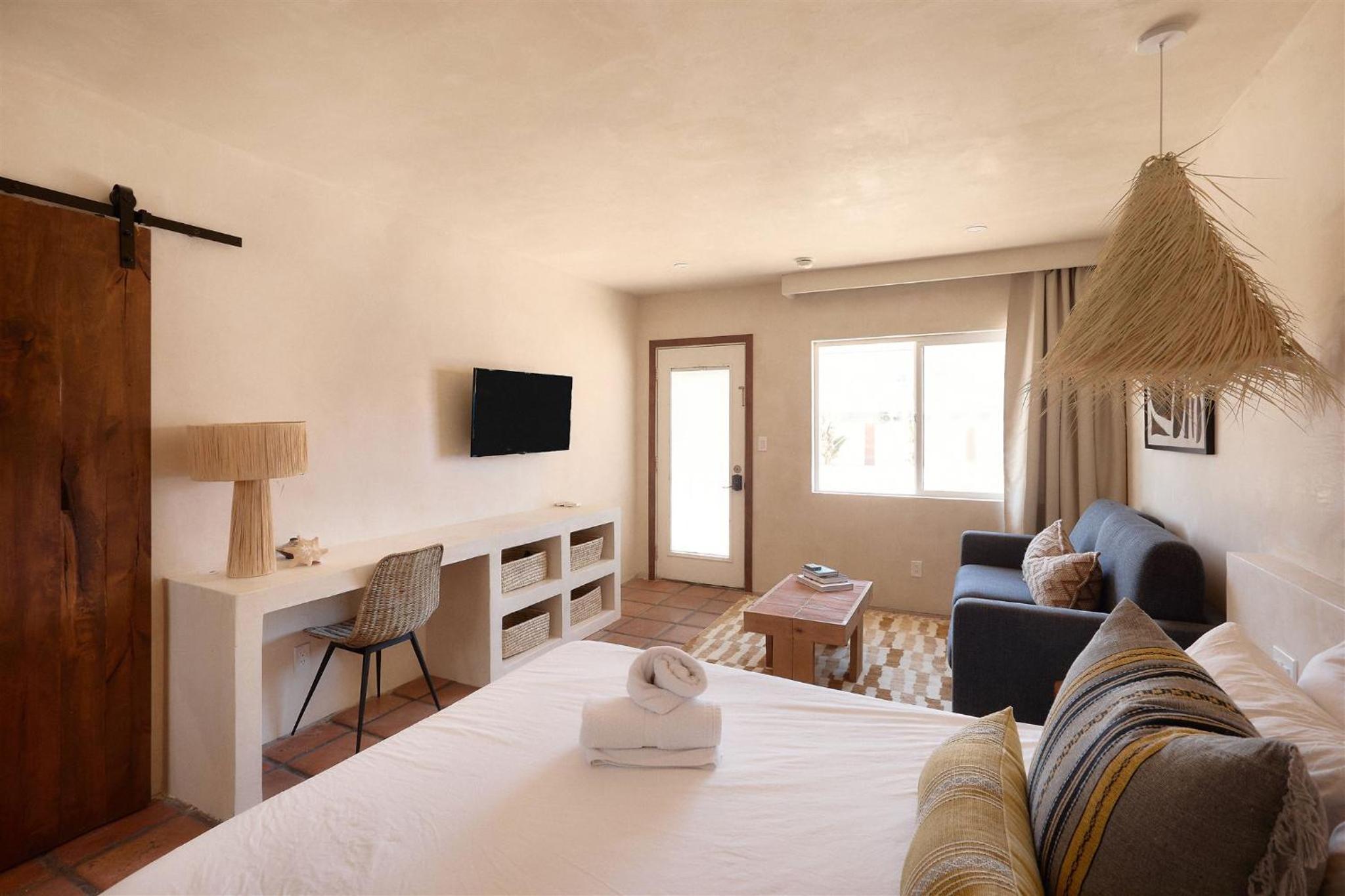 Deluxe Queen Room - Photo 3