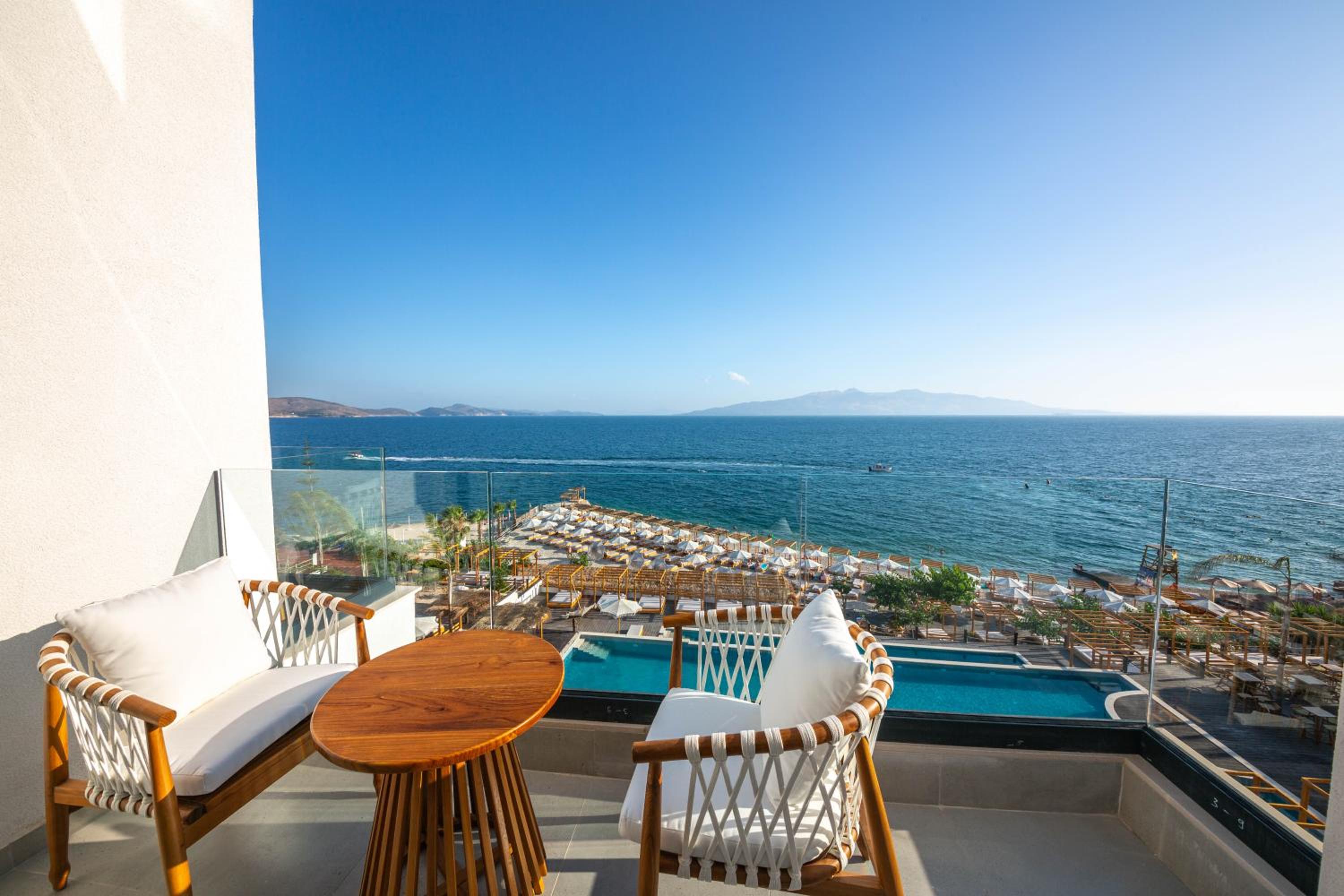Deluxe Double Room with Balcony and Sea View photo 2