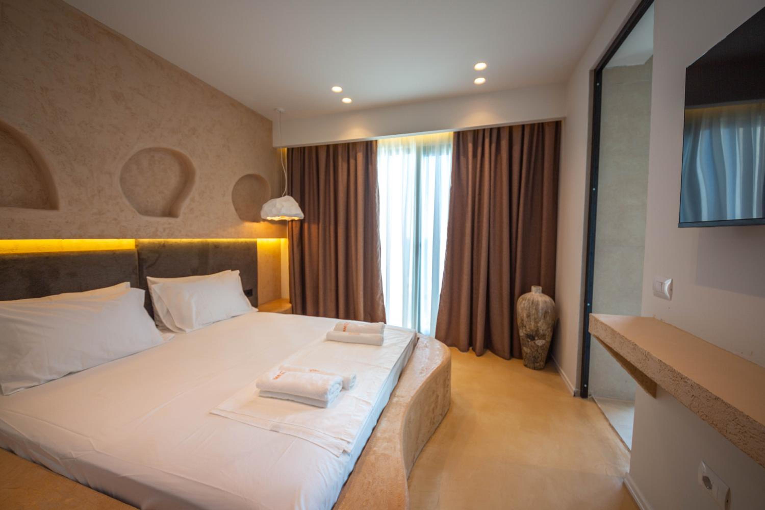 Deluxe Double Room with Balcony and Sea View photo 3