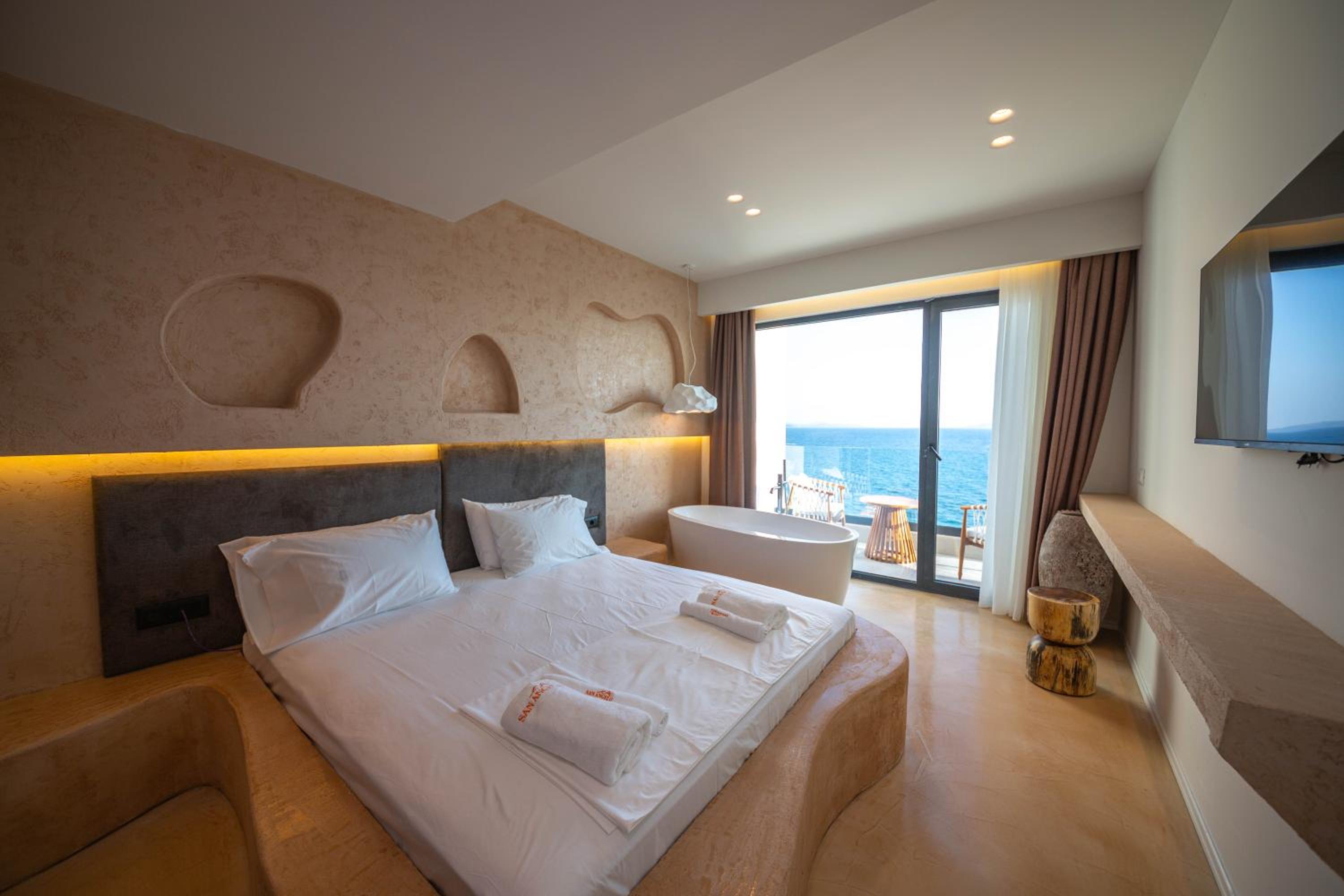 Panoramic Sea View Suite with Bath Tub photo 1