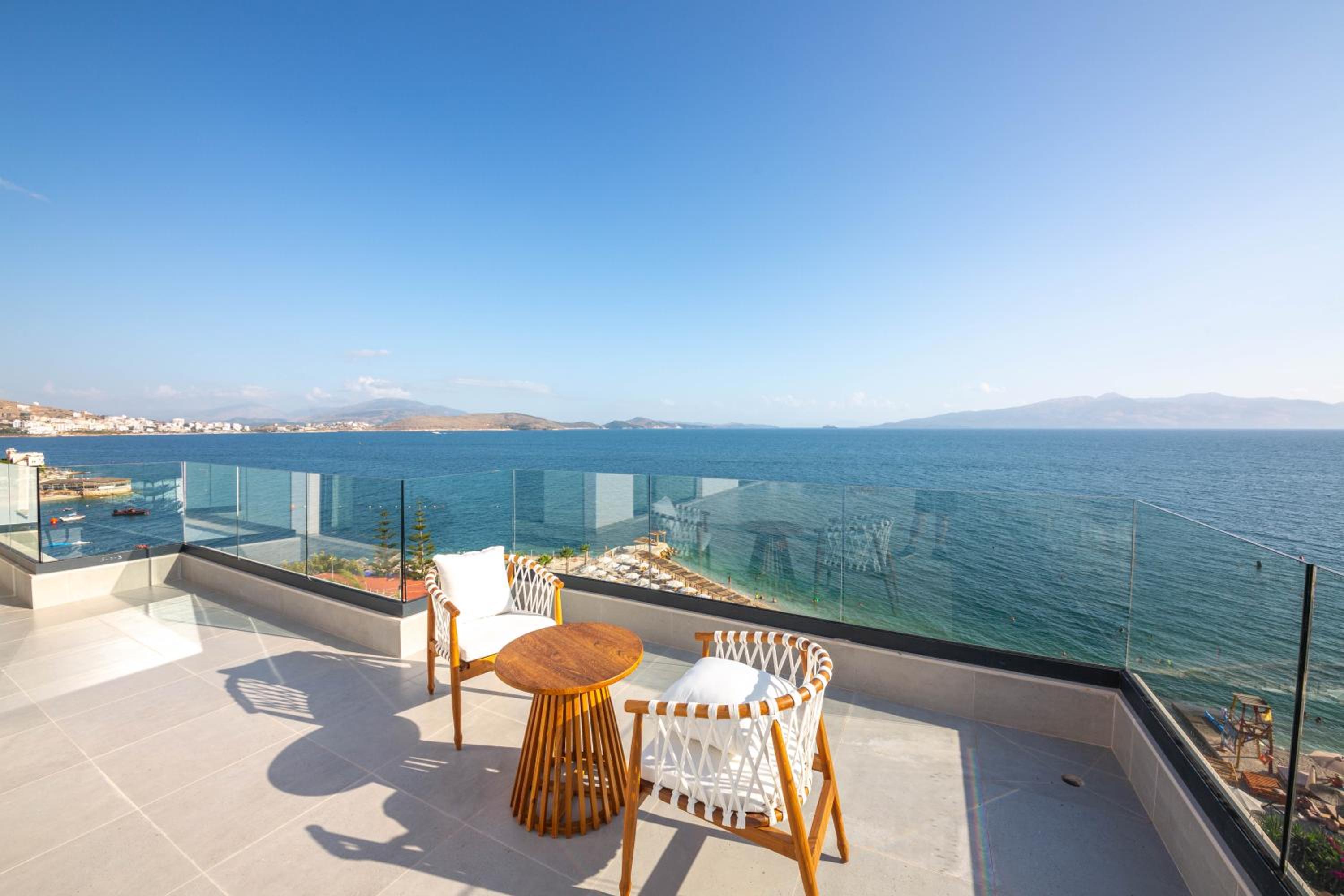 Panoramic Sea View Junior Suite with Bath Tub photo 3