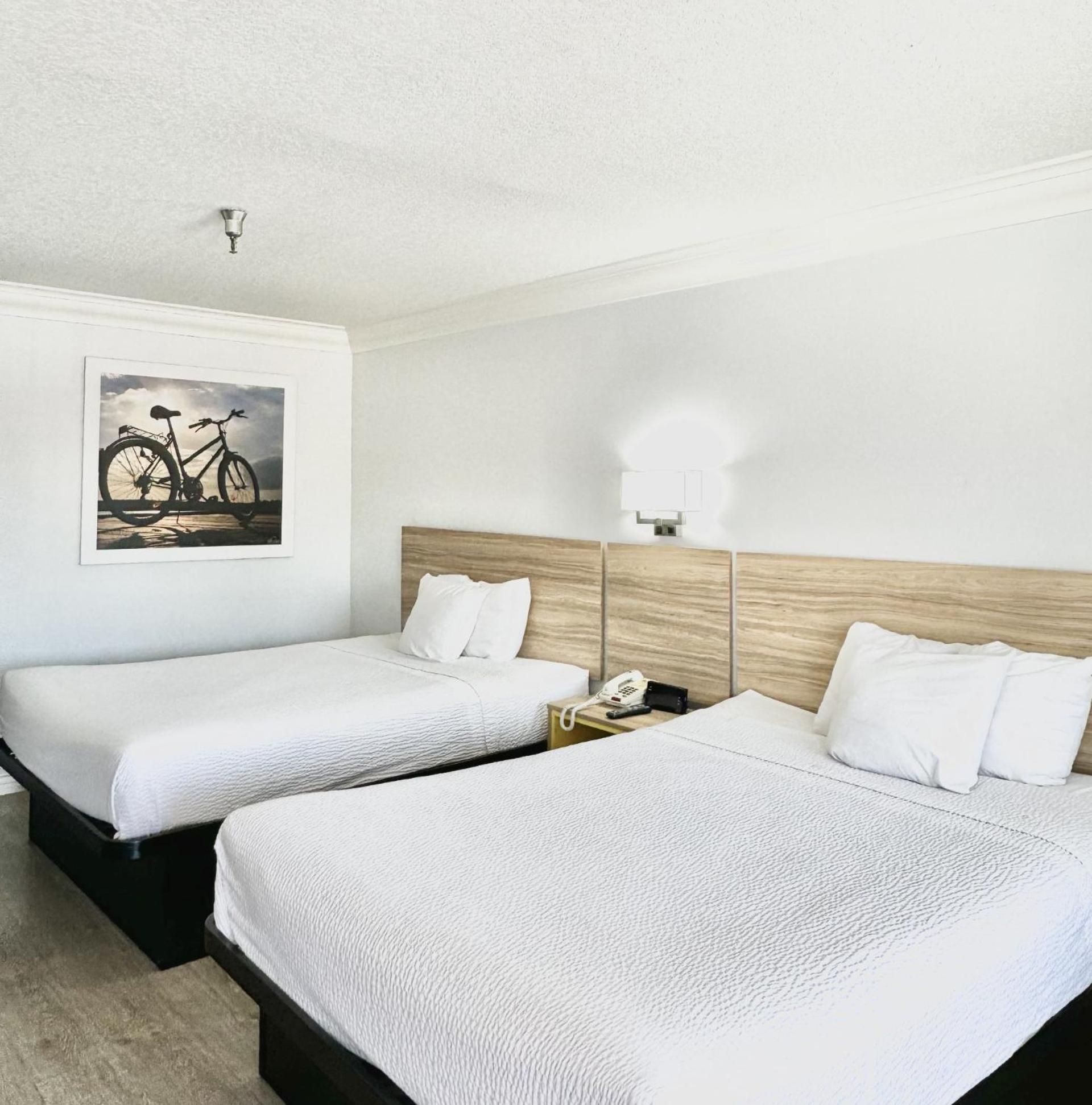 Deluxe Queen Room with Two Queen Beds - Non-Smoking - Photo 1