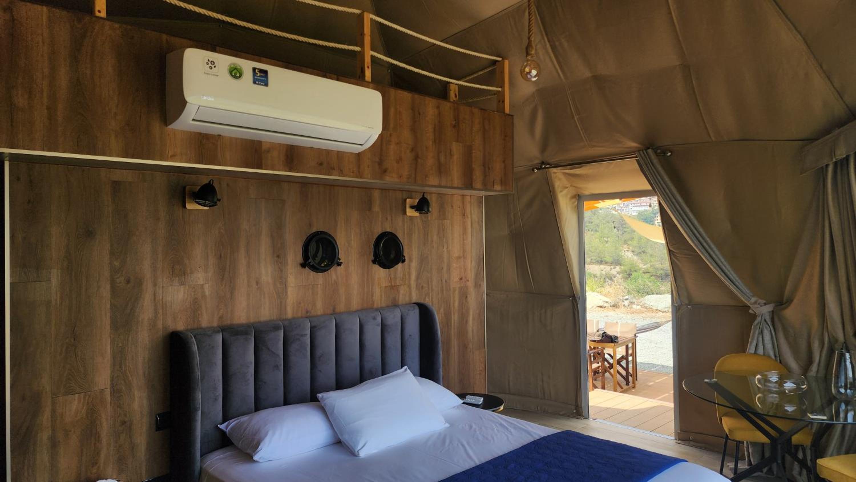 Tent 2 - Photo 3