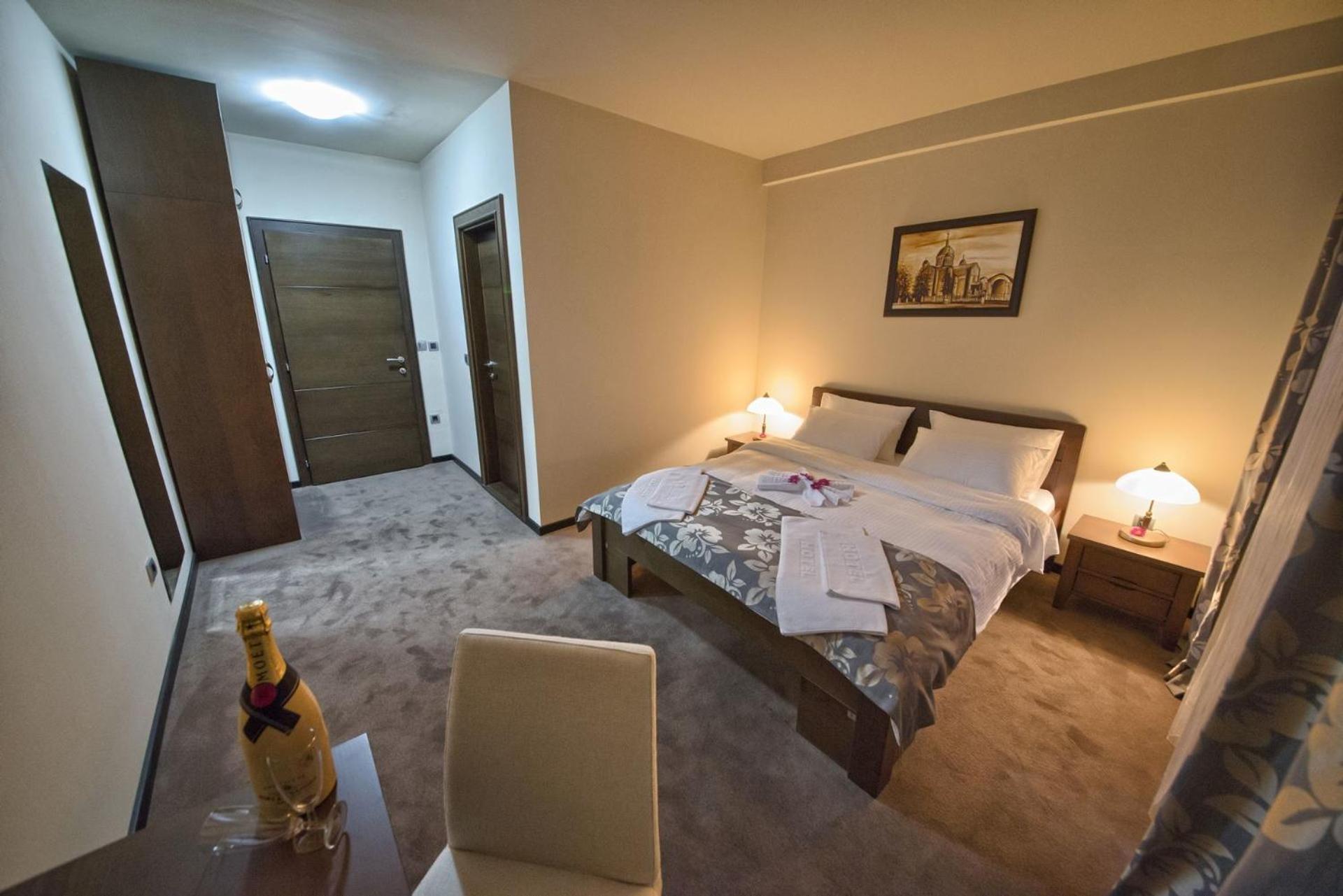 Deluxe Double Room with Balcony photo 2