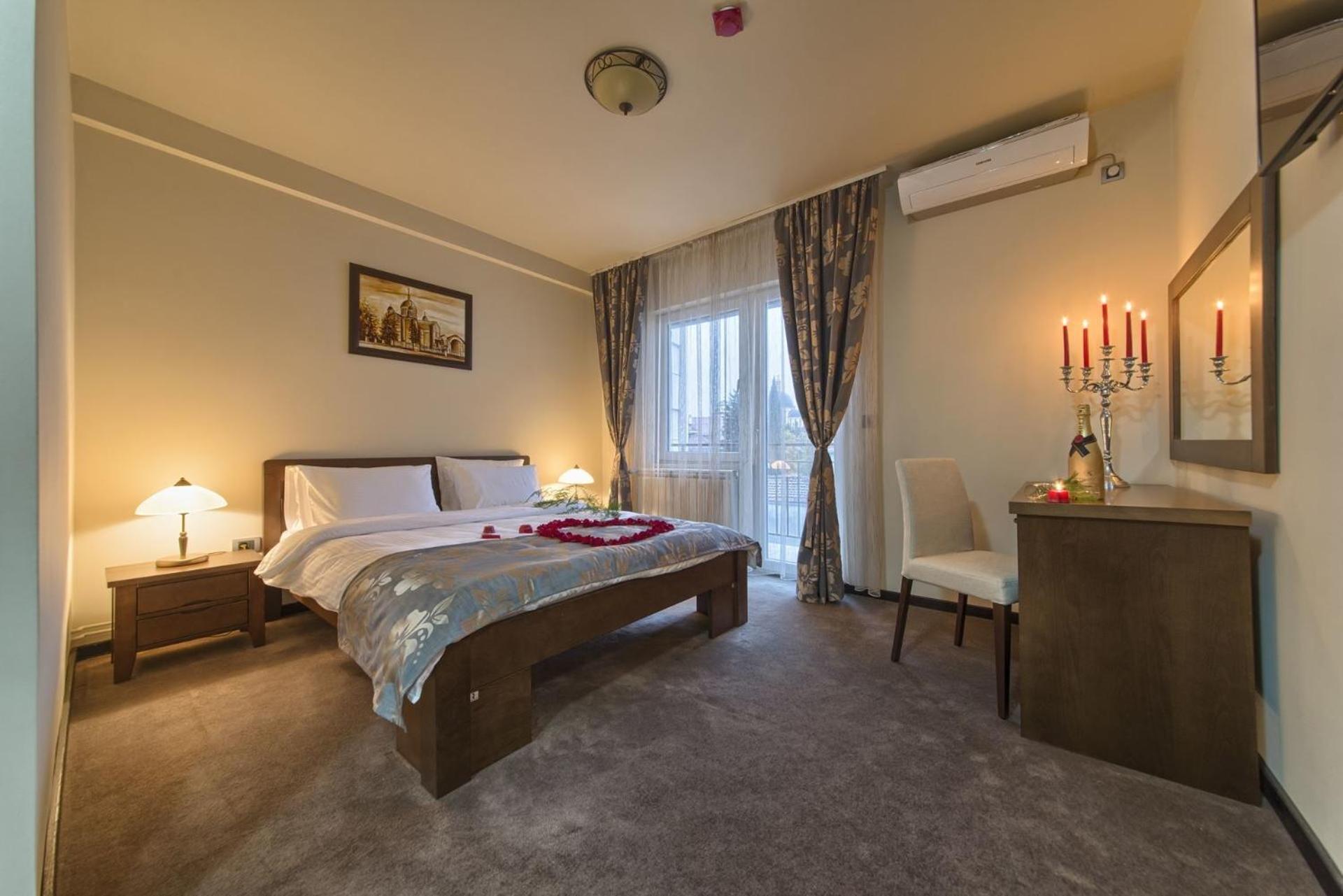 Deluxe Double Room with Balcony photo 3