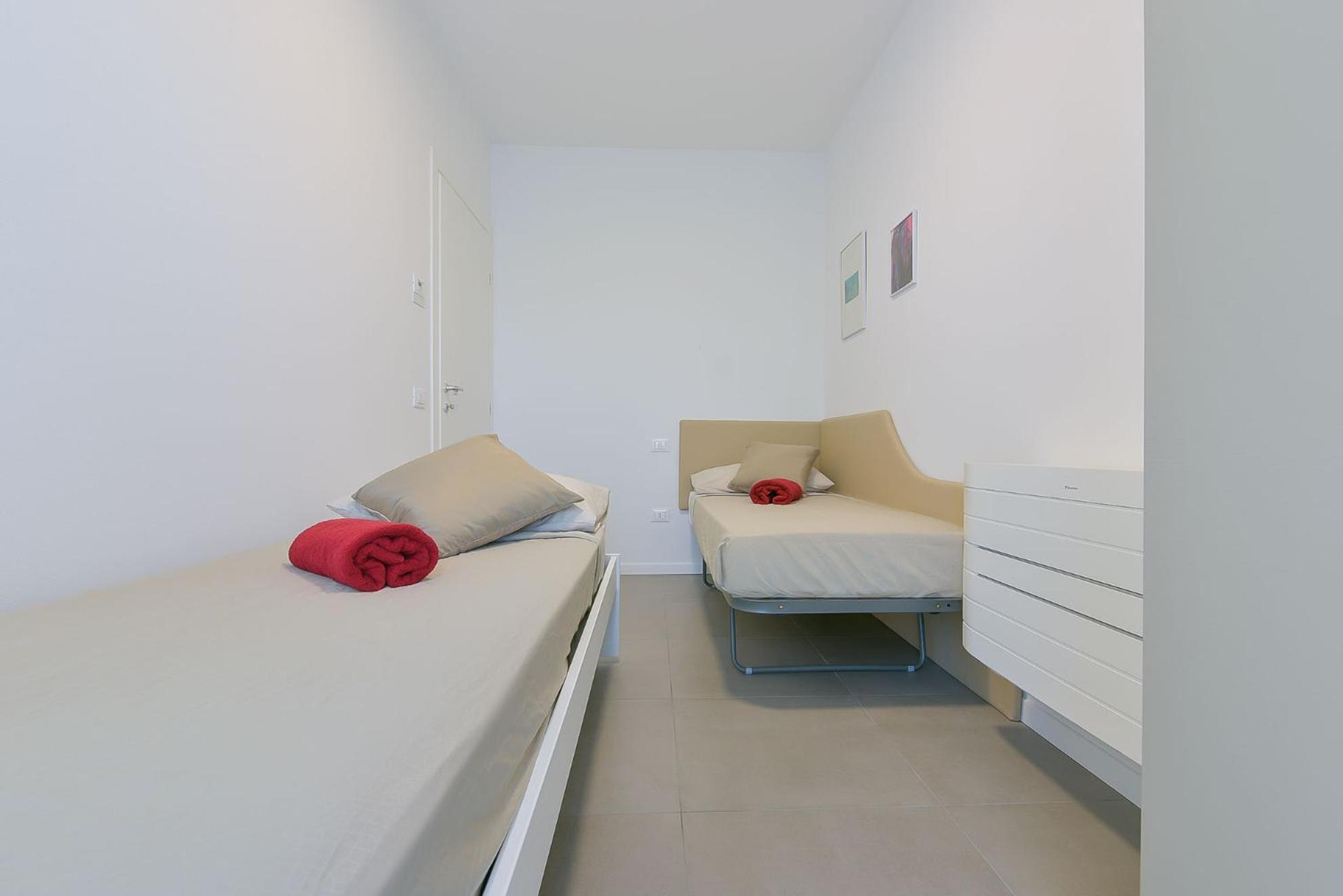 Two-Bedroom Apartment with Garden View - Photo 3