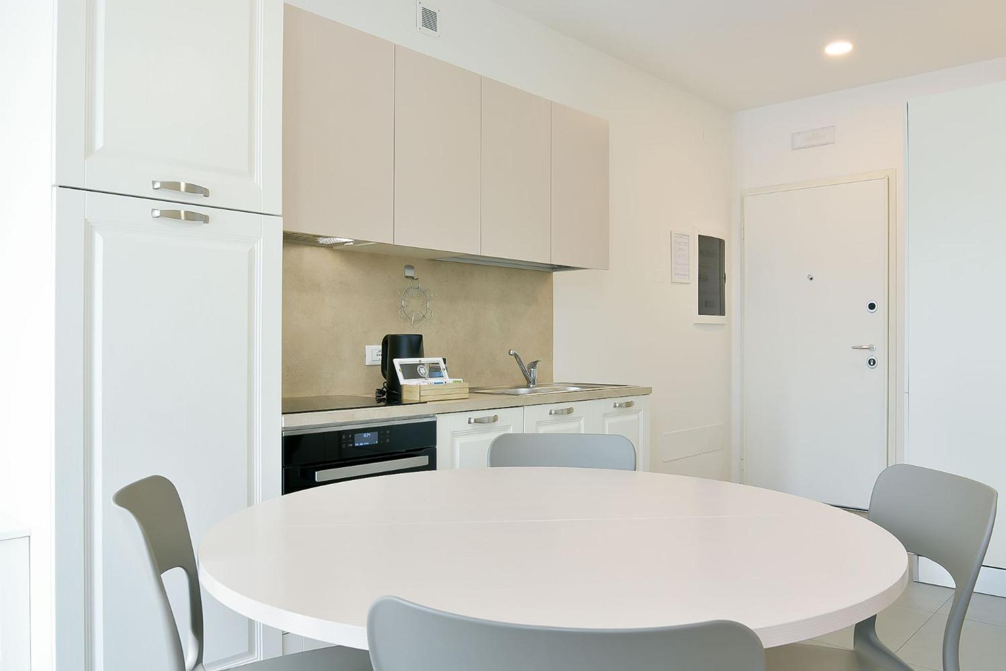 Two-Bedroom Apartment with Garden View - Photo 13
