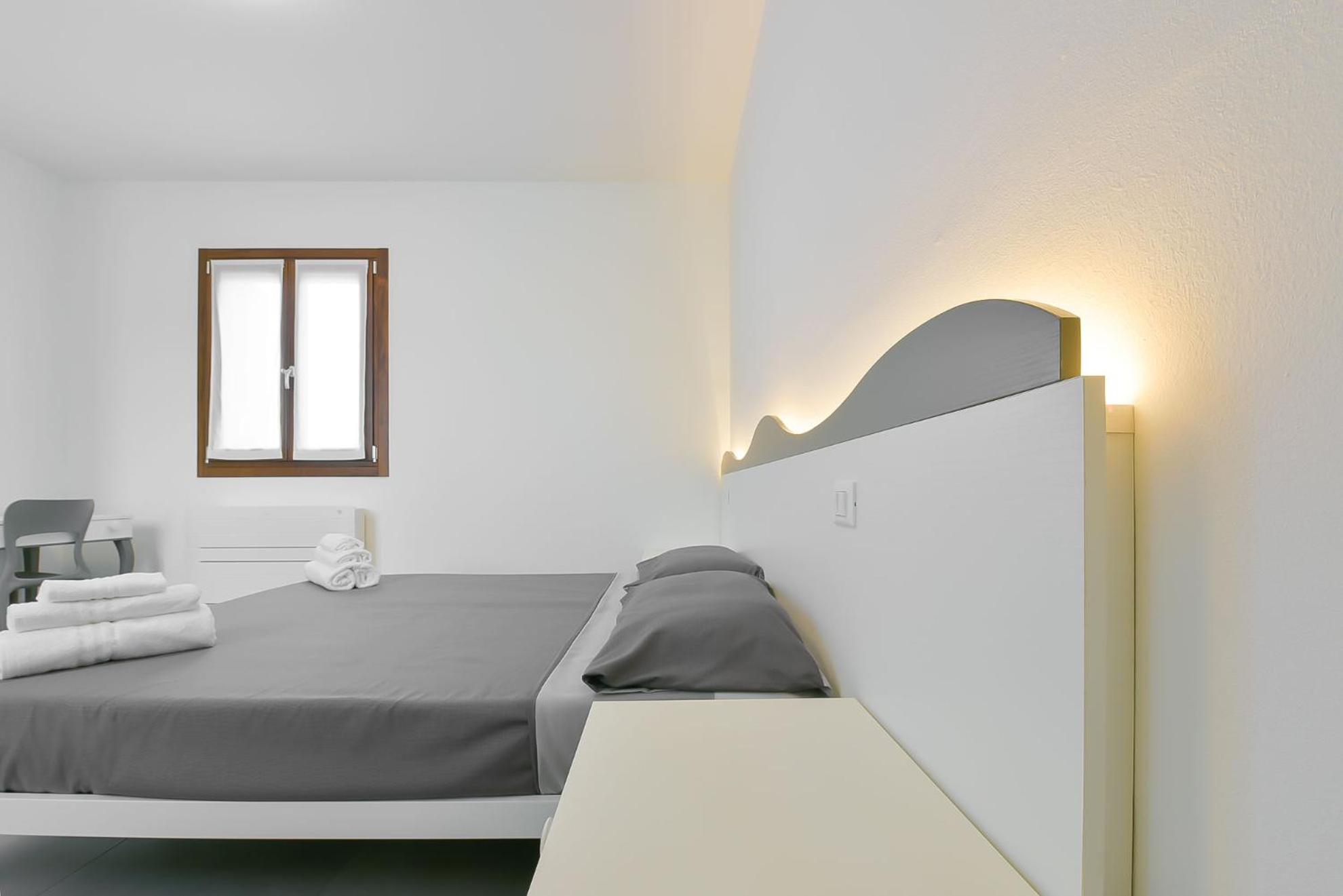Deluxe Two-Bedroom Apartment with Garden View - Photo 10