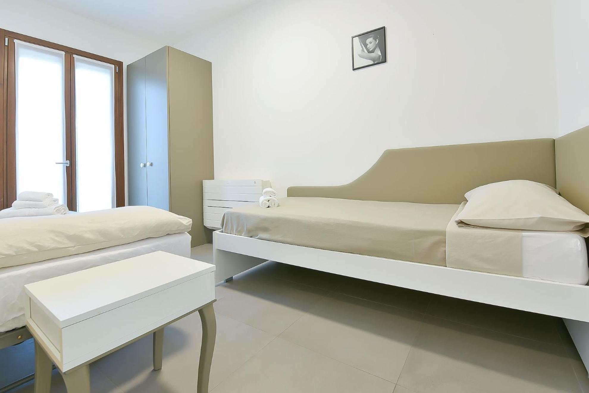 Two-Bedroom Apartment with Garden View - Photo 6