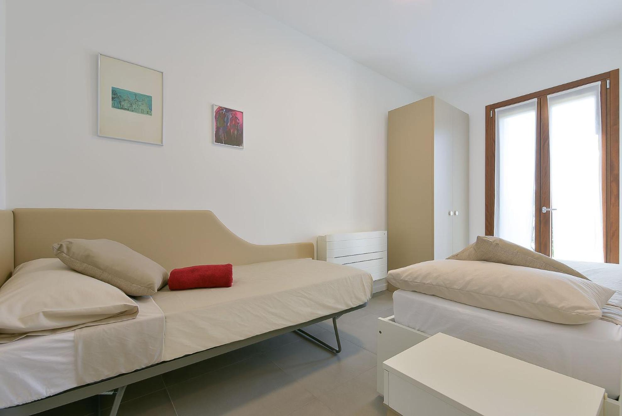 Two-Bedroom Apartment with Garden View - Photo 7