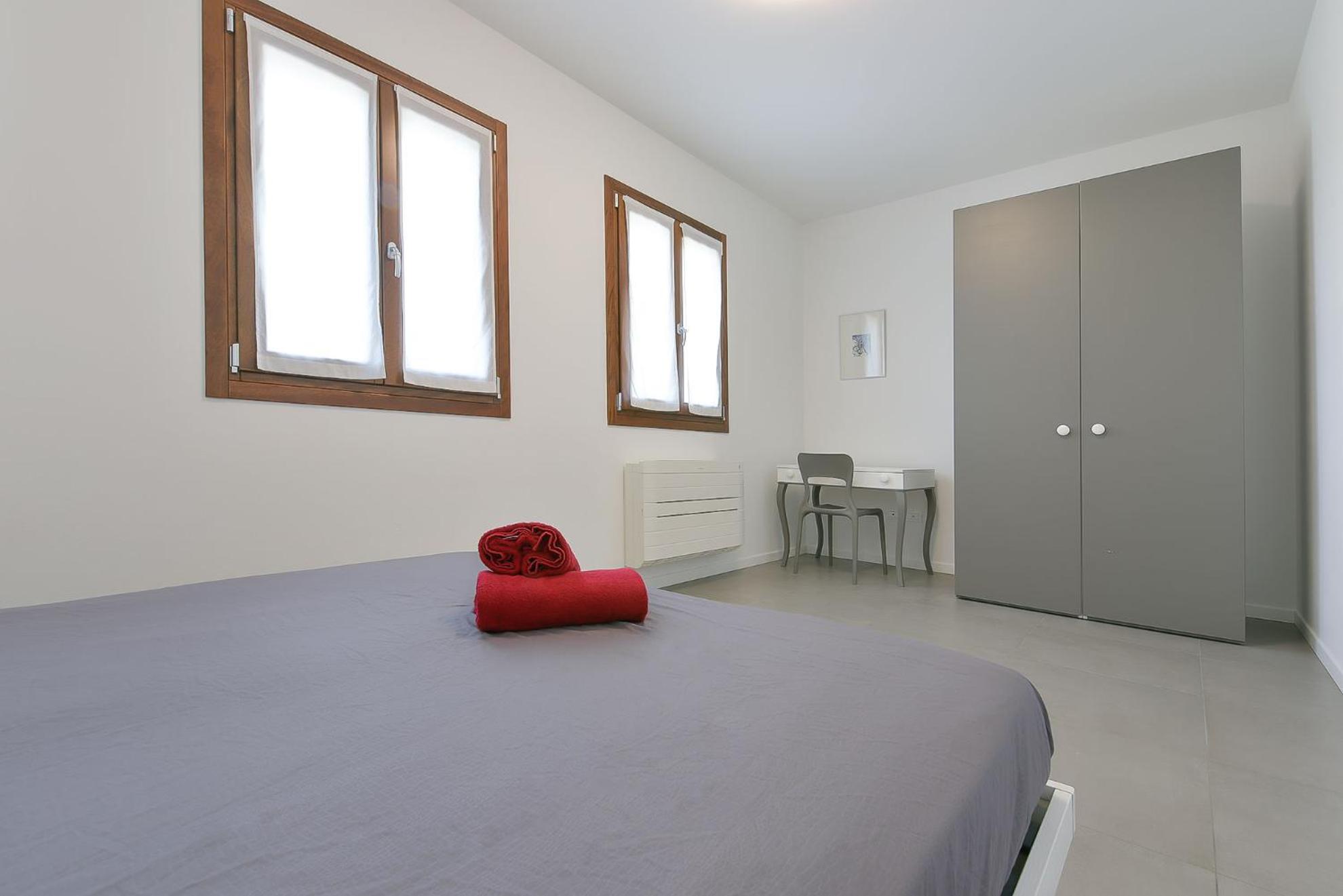 Two-Bedroom Apartment with Garden View - Photo 8
