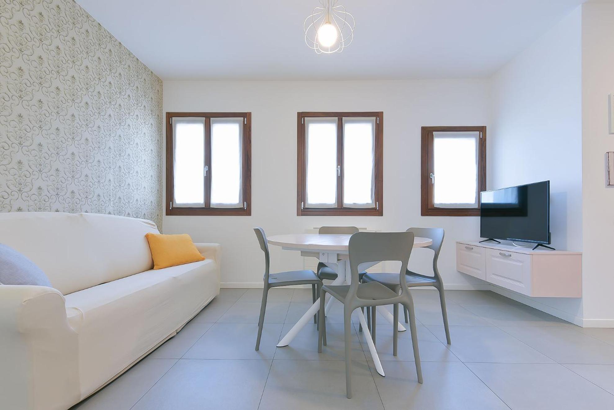 Deluxe Two-Bedroom Apartment with Garden View - Photo 1