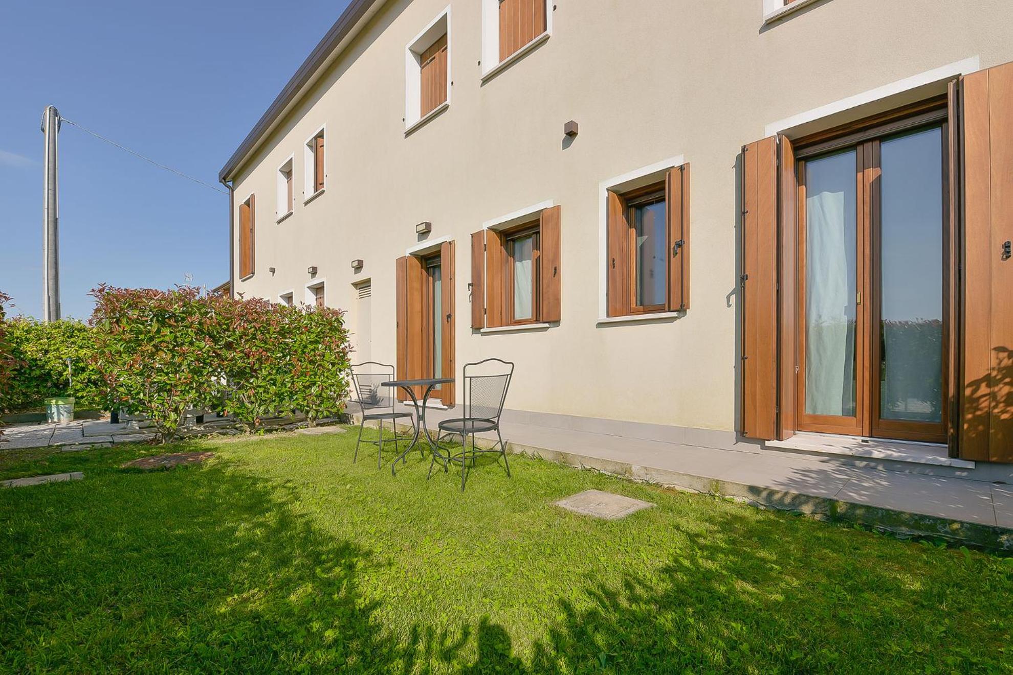 Two-Bedroom Apartment with Garden View - Photo 12