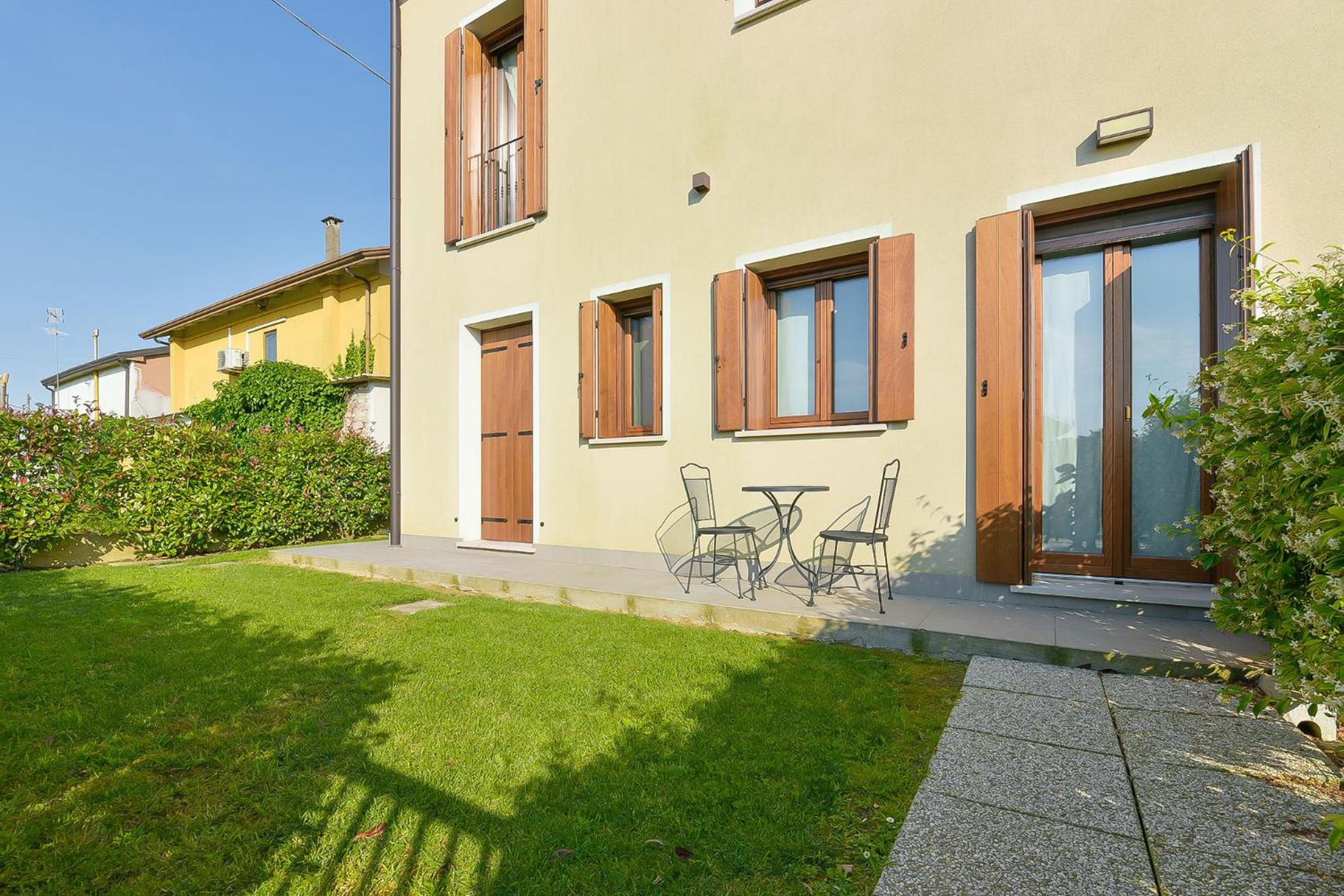 Deluxe Two-Bedroom Apartment with Garden View - Photo 18