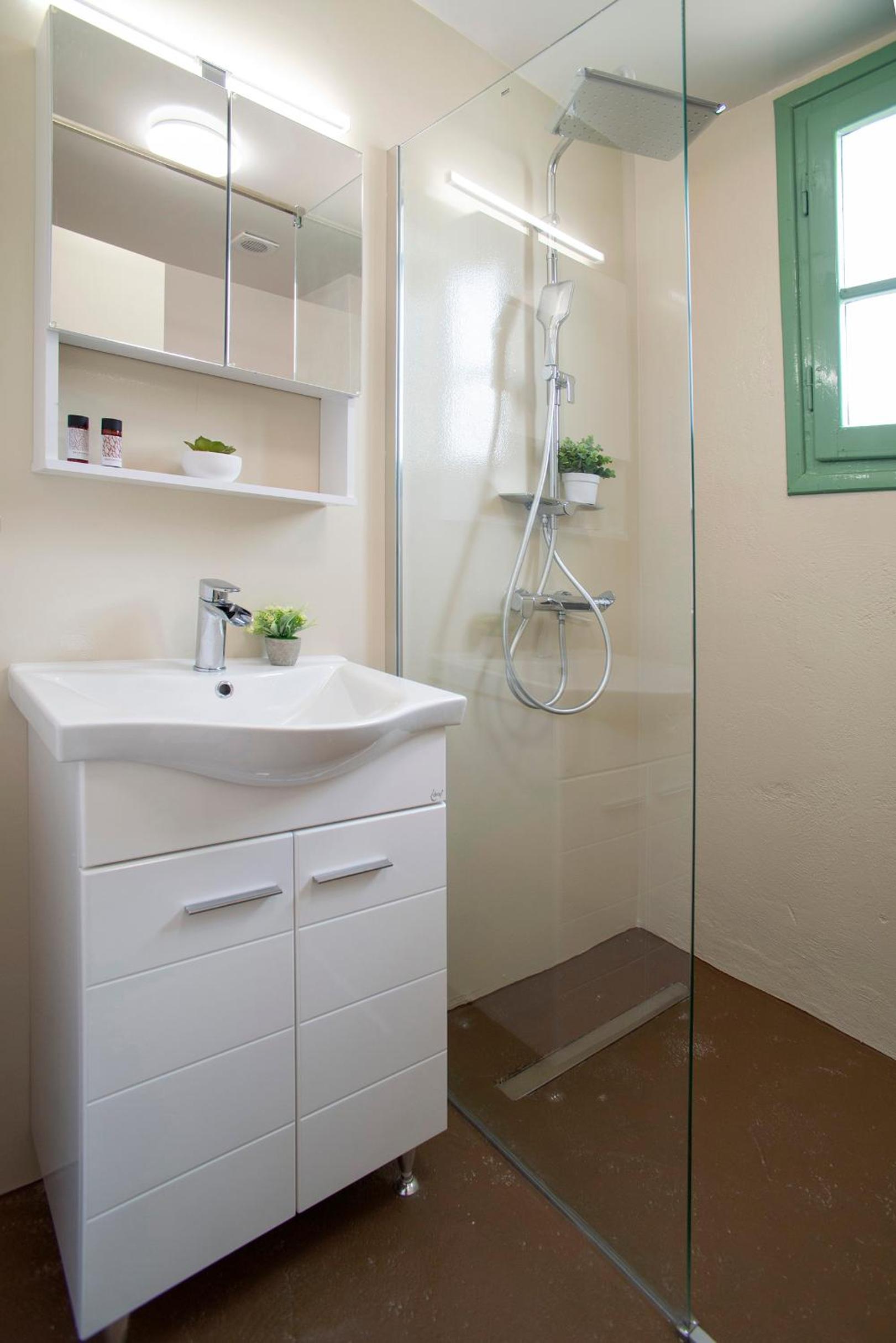 Deluxe Double Room with Balcony and Jacuzzi photo 3