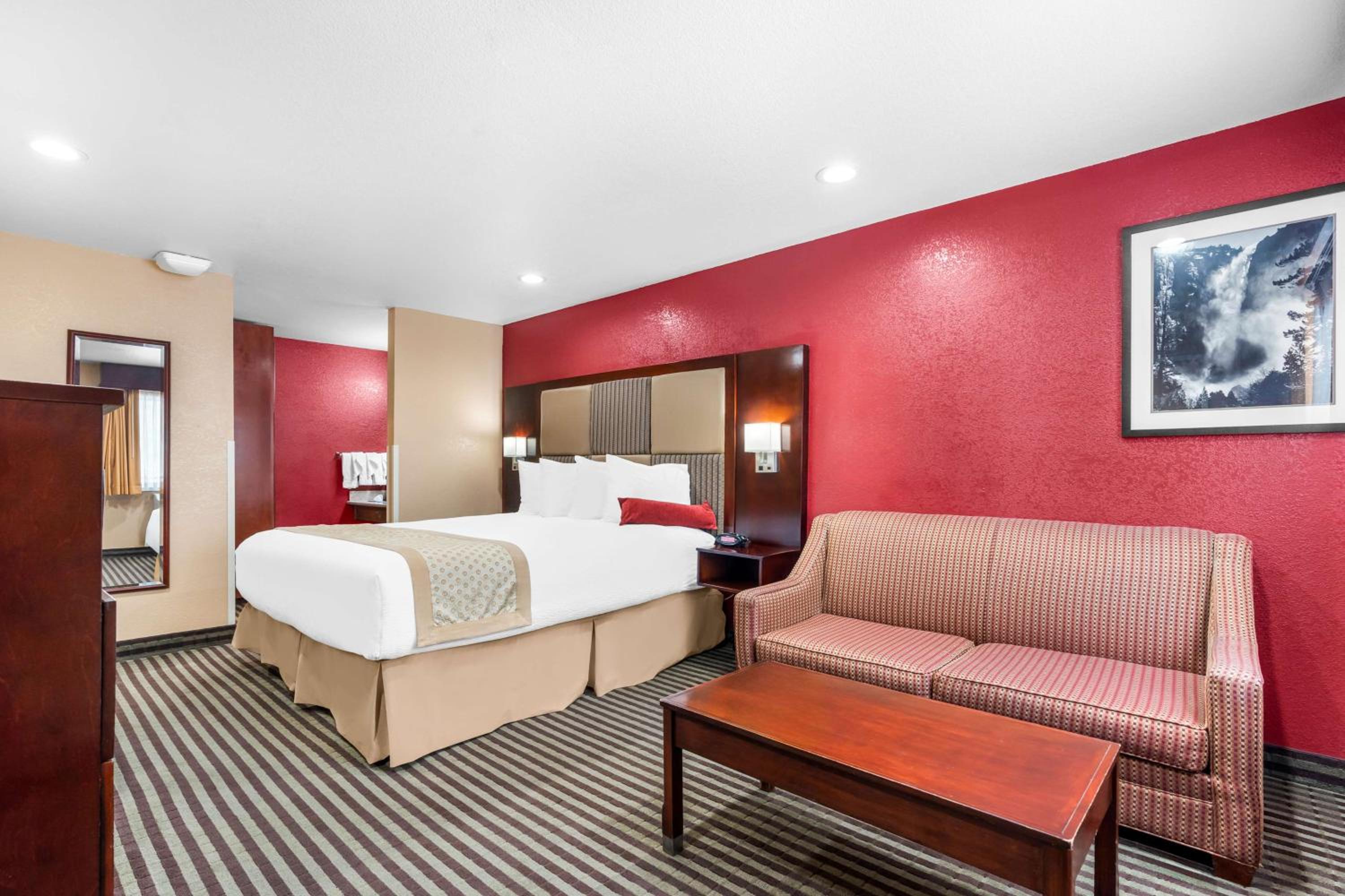 King Room with Sofa Bed - Non-Smoking - Photo 4