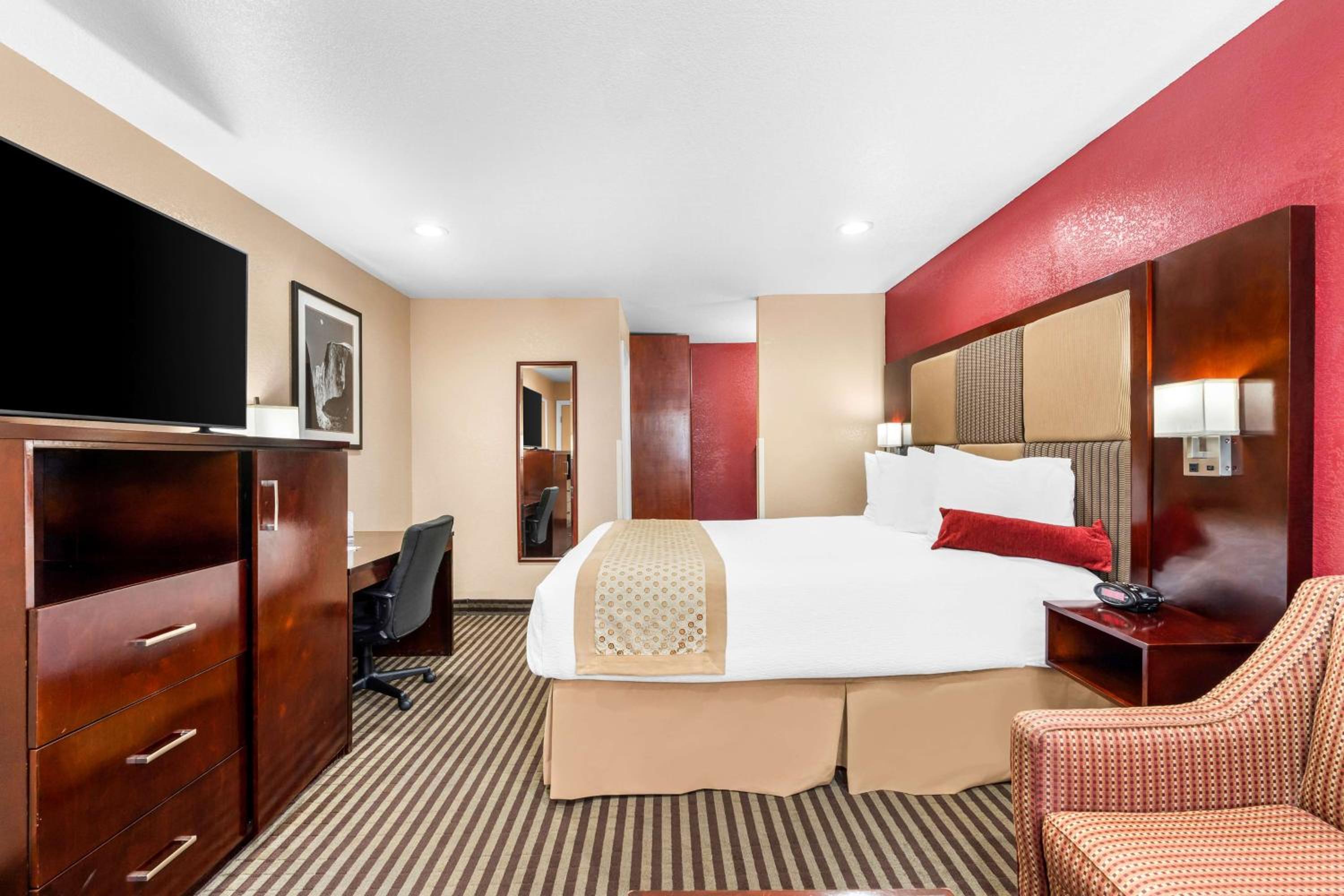 King Room with Sofa Bed - Non-Smoking - Photo 5