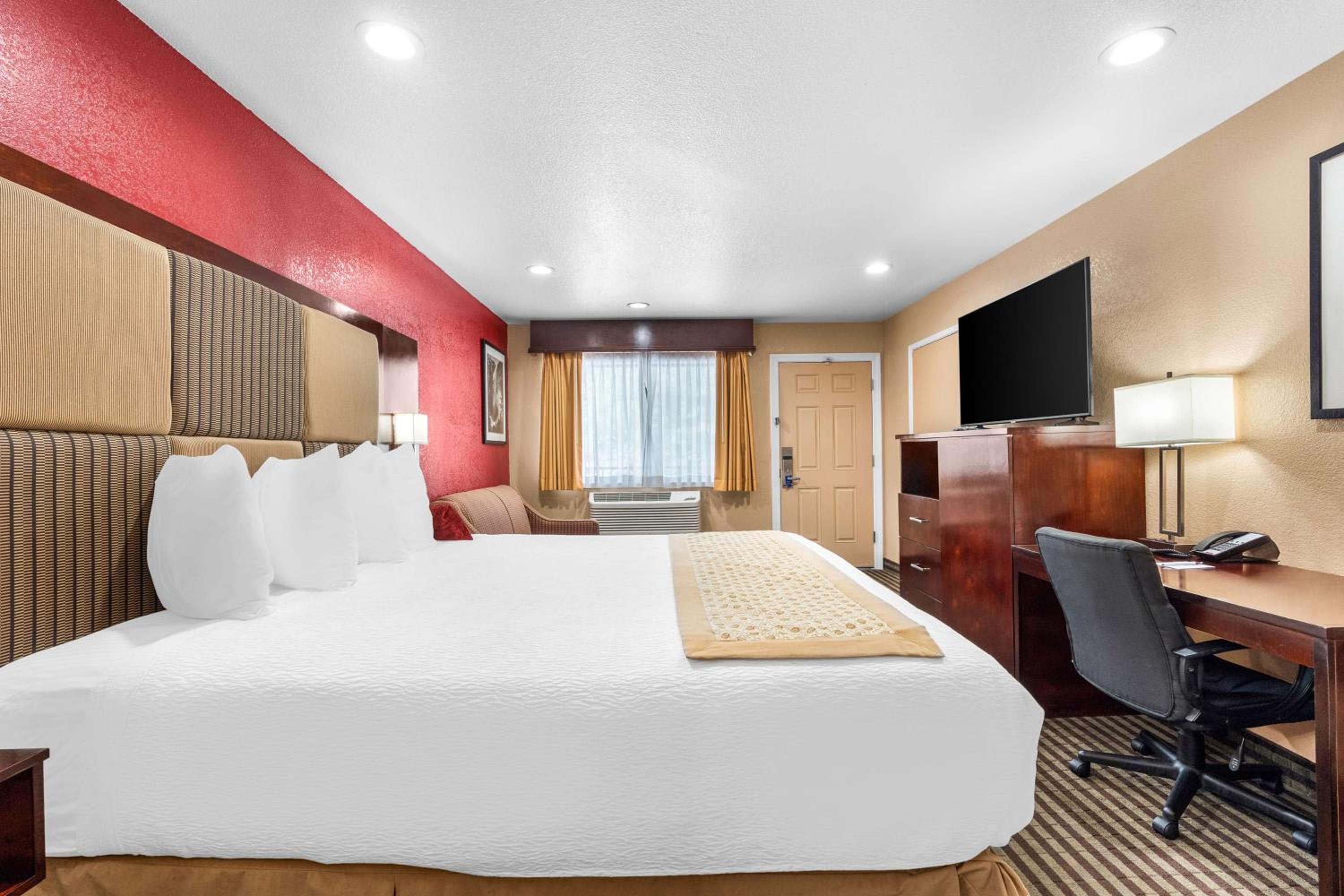 King Room with Sofa Bed - Non-Smoking at Best Western Plus Yosemite Way Station in Mariposa