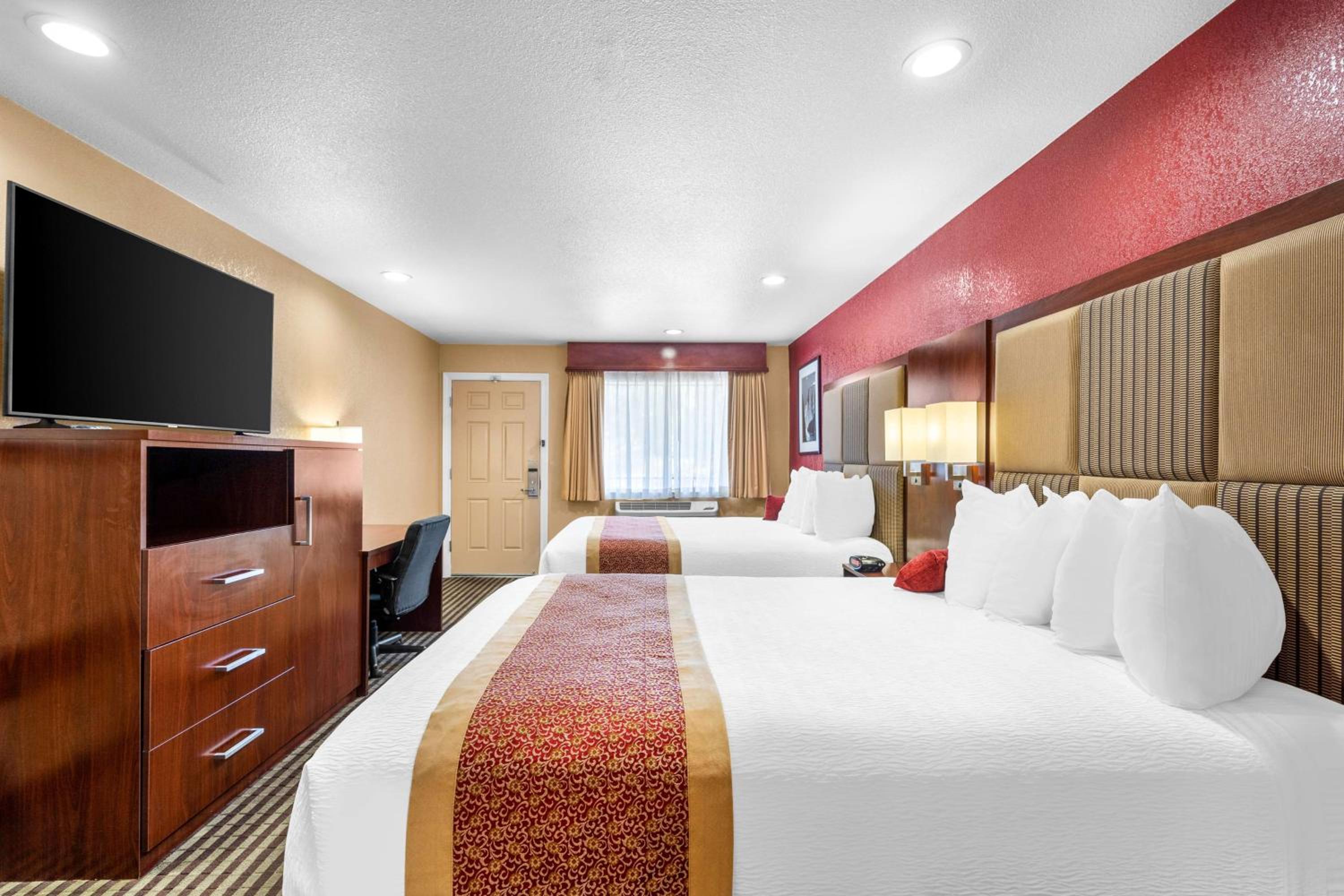 Queen Room with Two Queen Beds at Best Western Plus Yosemite Way Station in Mariposa