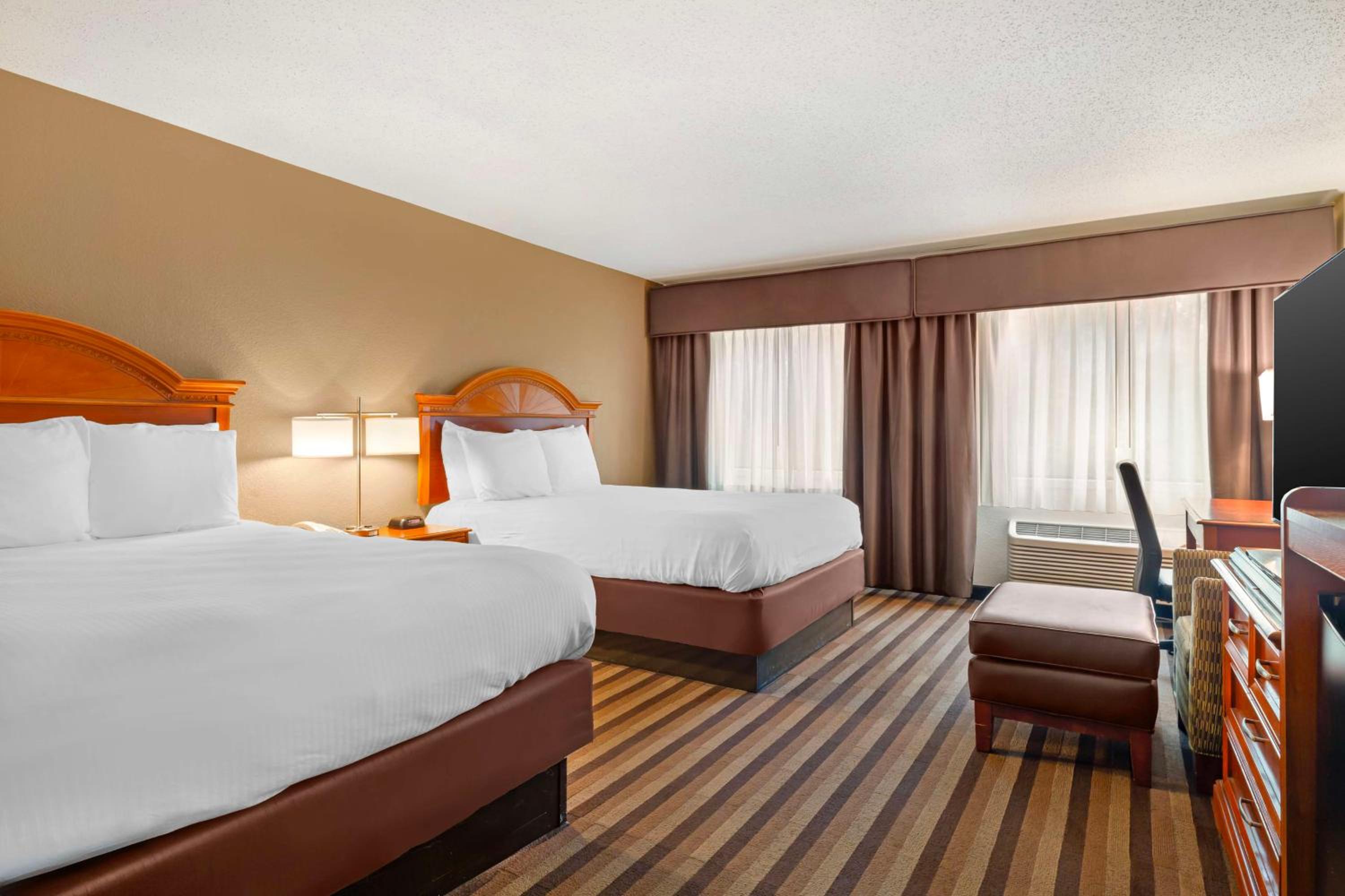 Queen Room with Two Queen Beds and Bath Tub - Disability Access/Non-Smoking  - Photo 1