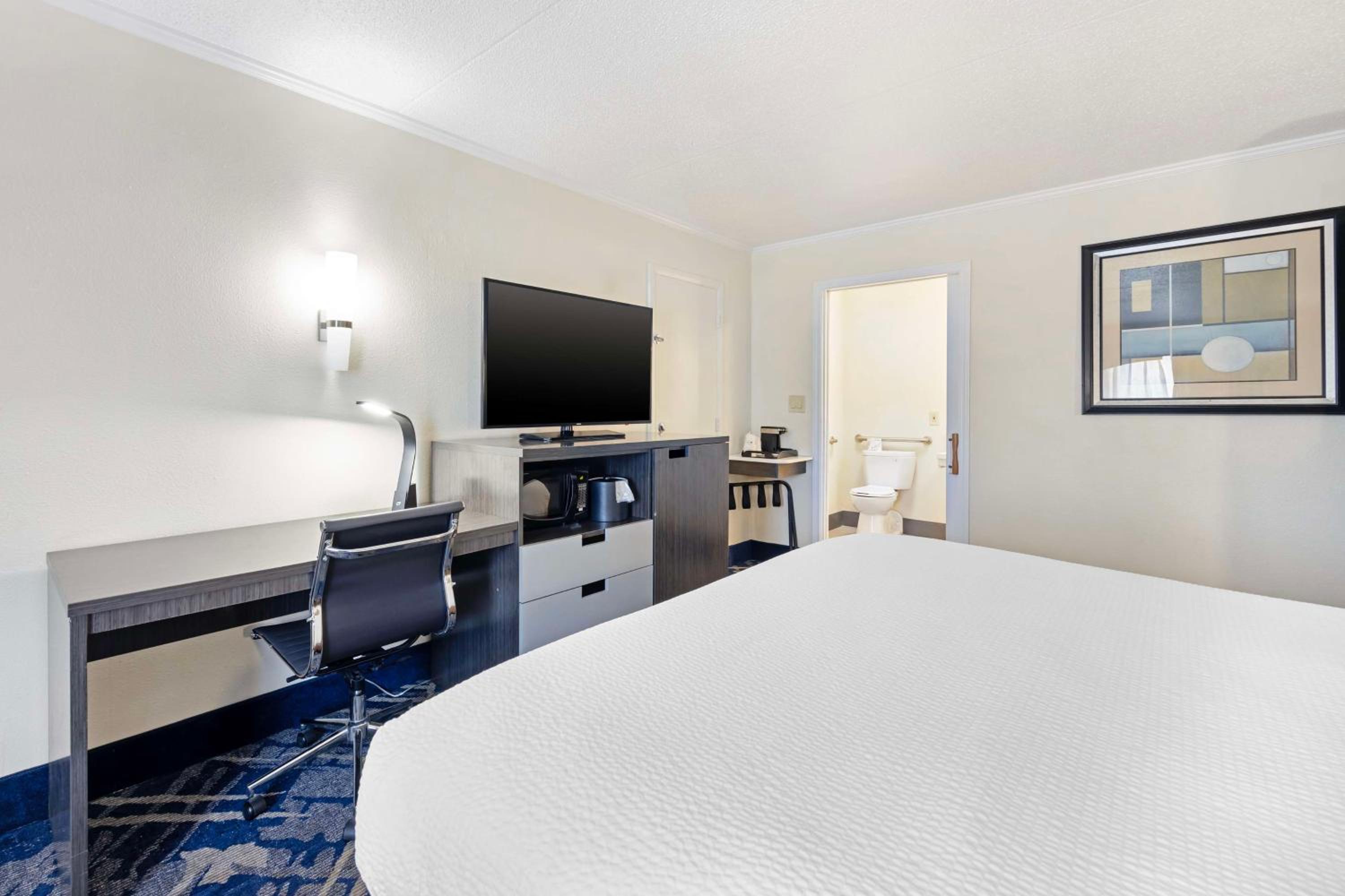 King Room - Disability Access/Non-Smoking - Photo 3