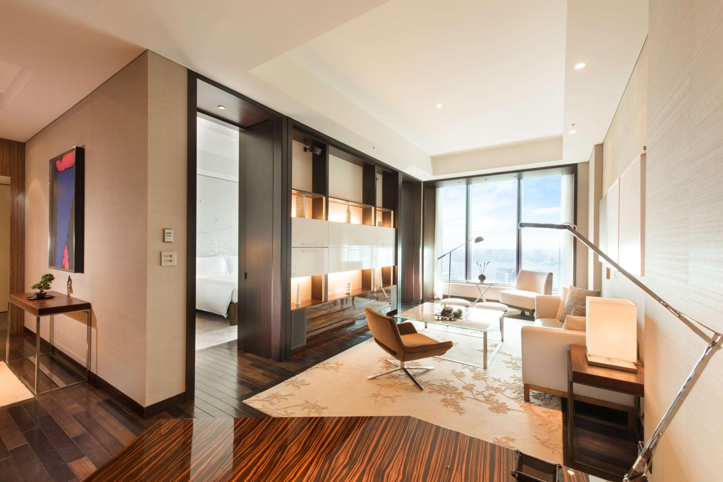 Deluxe King Suite with Bay View