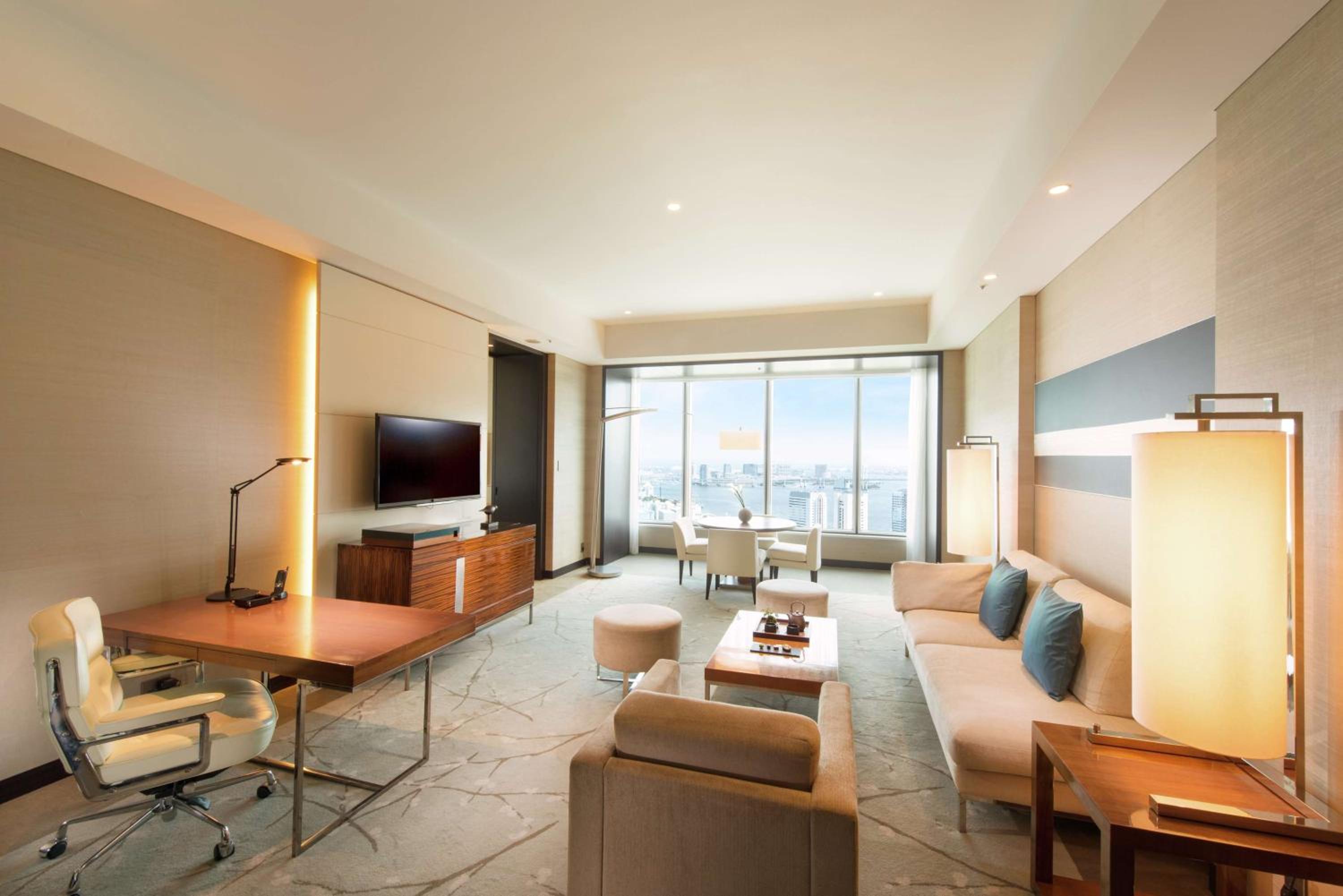 Corner City King Suite