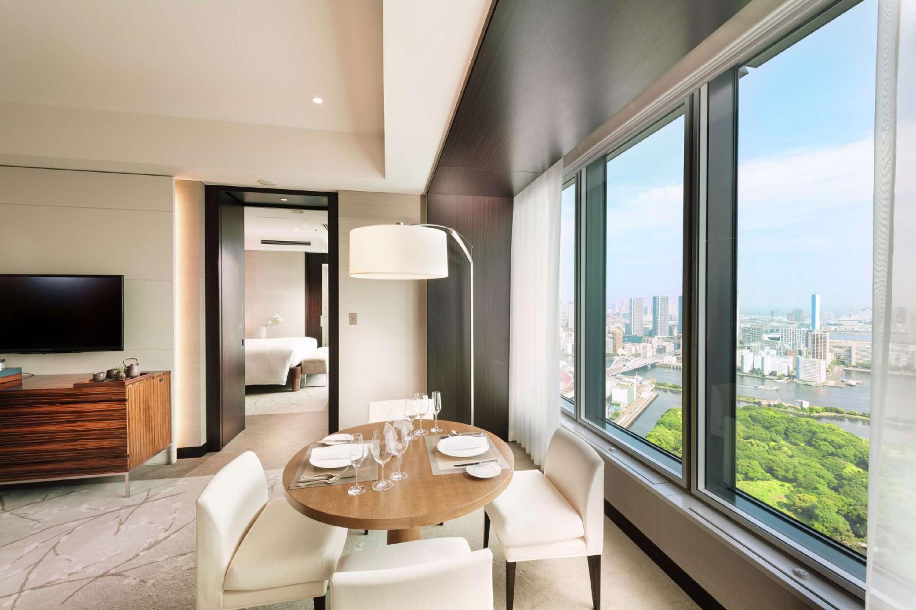 Corner City King Suite