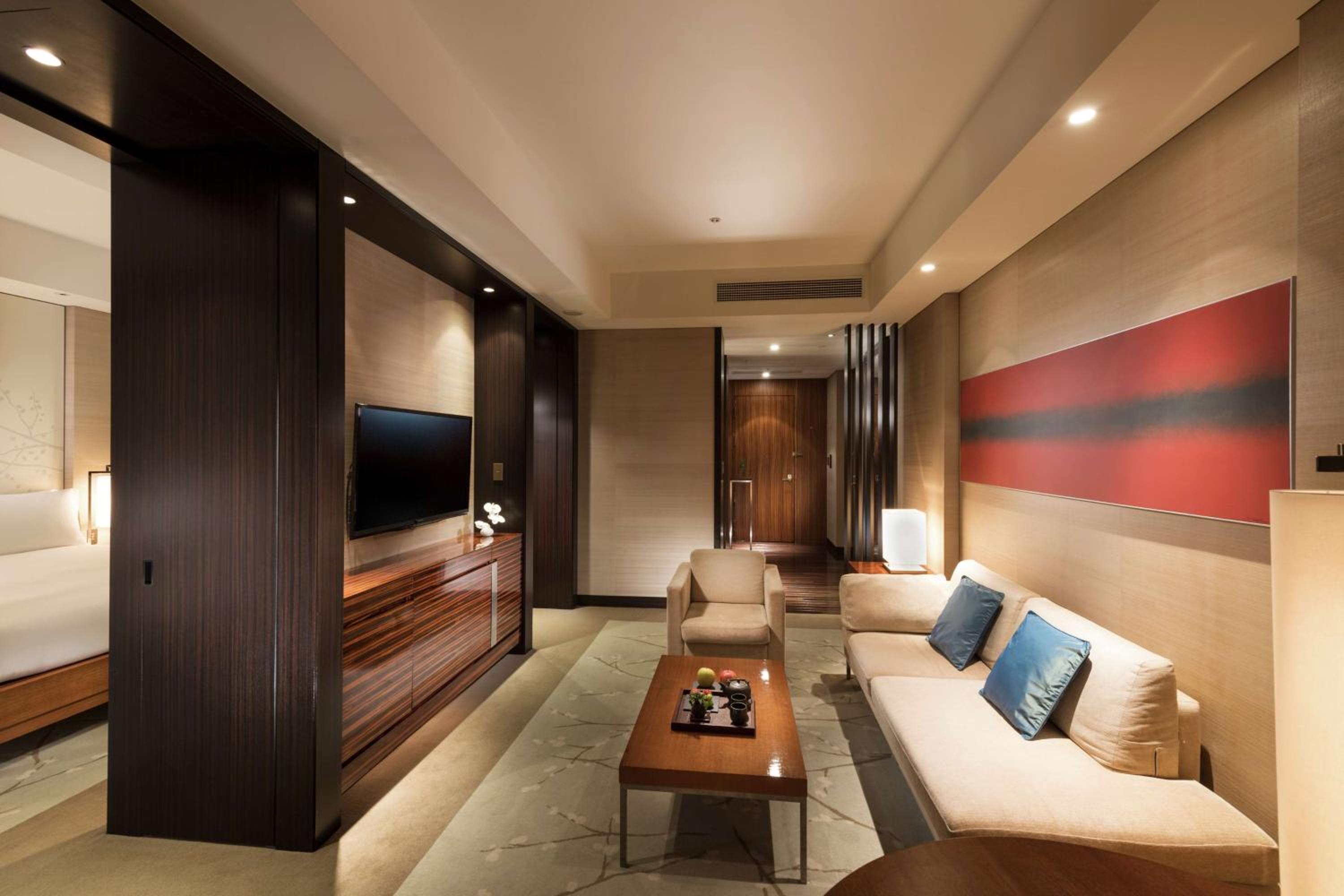 King Suite with Bay View