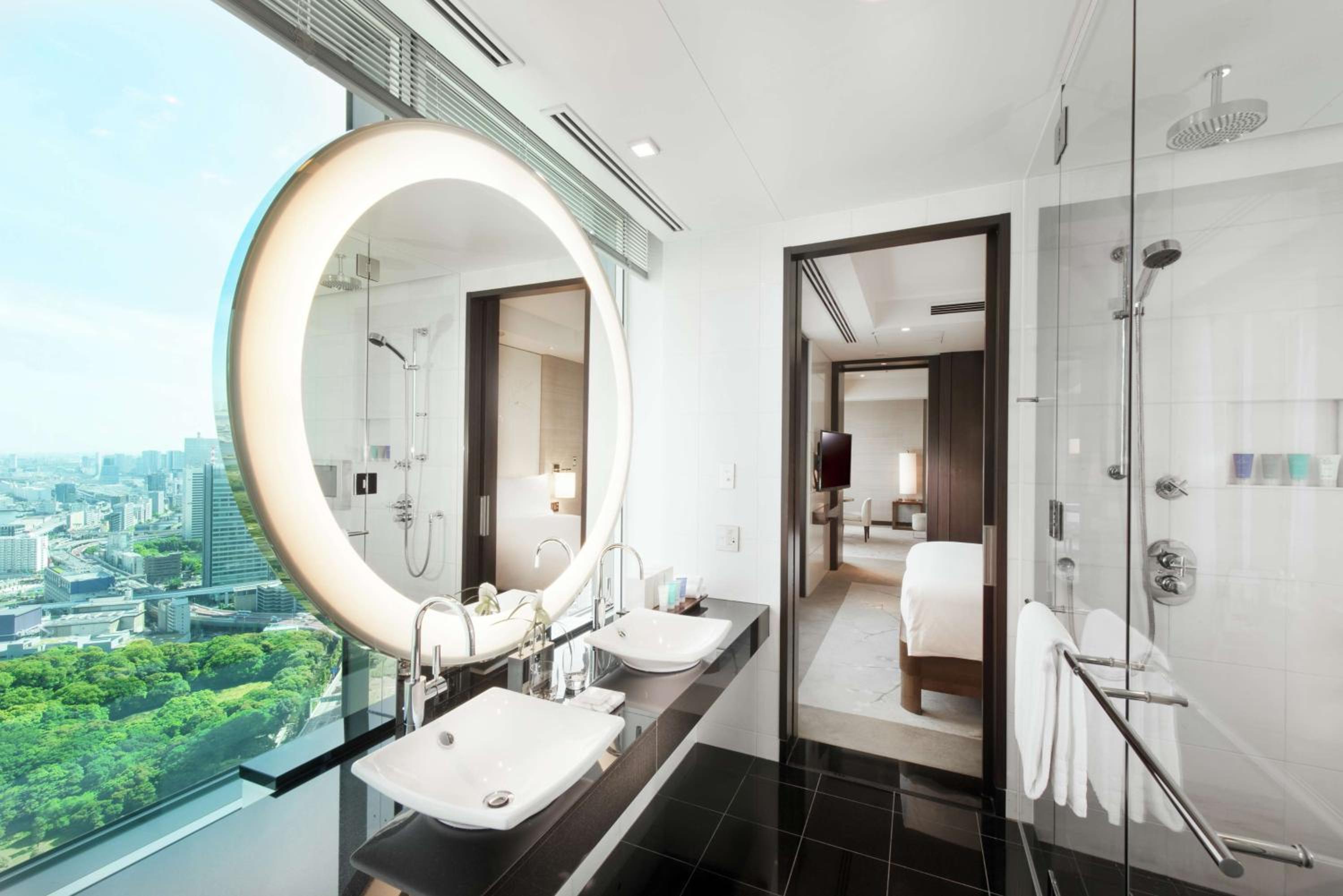 Corner City King Suite